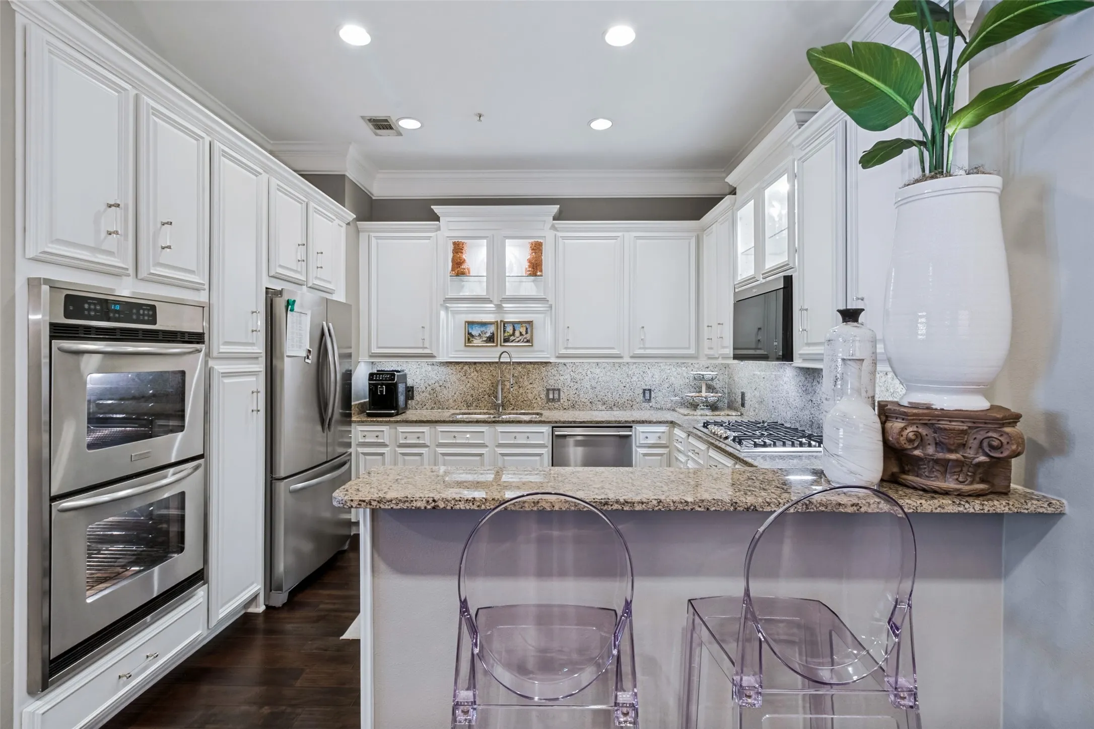 Condominium For Sale in Dallas County , 2848 Woodside Street 4C, Dallas, Texas 75204, 1 Bedroom, 2 Bathroom, 2 Garage spaces, 1,397 Sqft, built in 2003, Price $625,000, mls#21353612, Real Estate Agent in Dallas, Homes For Sale in Dallas county, Homes For Sale in Dallas, Realtor in Dallas Texas, Real Estate Brokerage Independent Realty Texas, Luminita Cordes Realtor