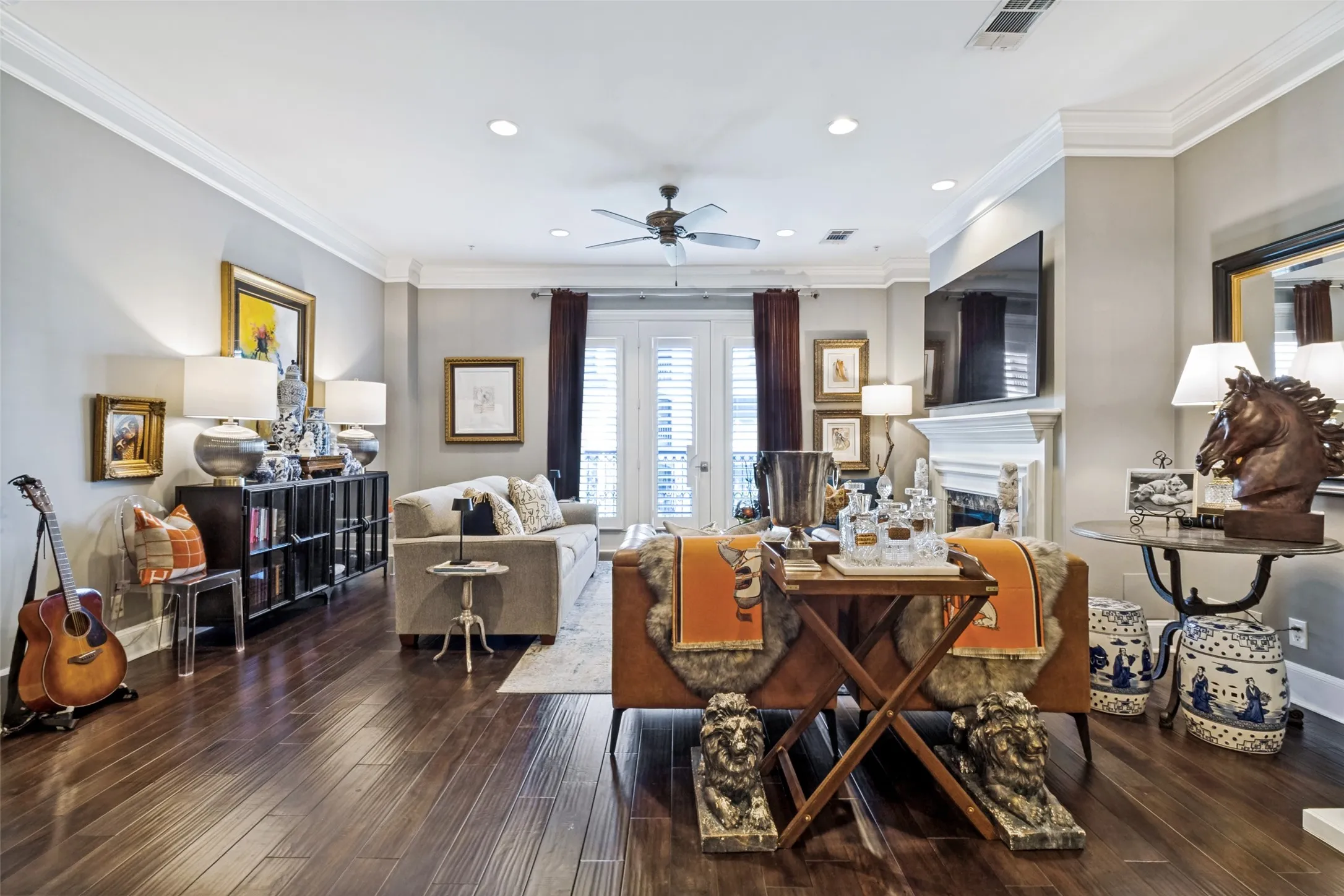 Condominium For Sale in Dallas County , 2848 Woodside Street 4C, Dallas, Texas 75204, 1 Bedroom, 2 Bathroom, 2 Garage spaces, 1,397 Sqft, built in 2003, Price $625,000, mls#21353612, Real Estate Agent in Dallas, Homes For Sale in Dallas county, Homes For Sale in Dallas, Realtor in Dallas Texas, Real Estate Brokerage Independent Realty Texas, Luminita Cordes Realtor