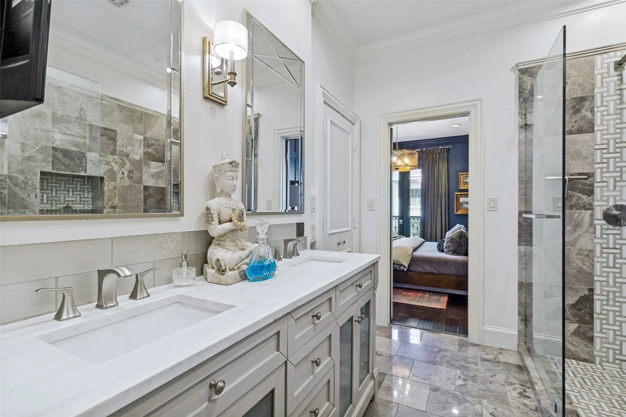 Condominium For Sale in Dallas County , 2848 Woodside Street 4C, Dallas, Texas 75204, 1 Bedroom, 2 Bathroom, 2 Garage spaces, 1,397 Sqft, built in 2003, Price $625,000, mls#21353612, Real Estate Agent in Dallas, Homes For Sale in Dallas county, Homes For Sale in Dallas, Realtor in Dallas Texas, Real Estate Brokerage Independent Realty Texas, Luminita Cordes Realtor
