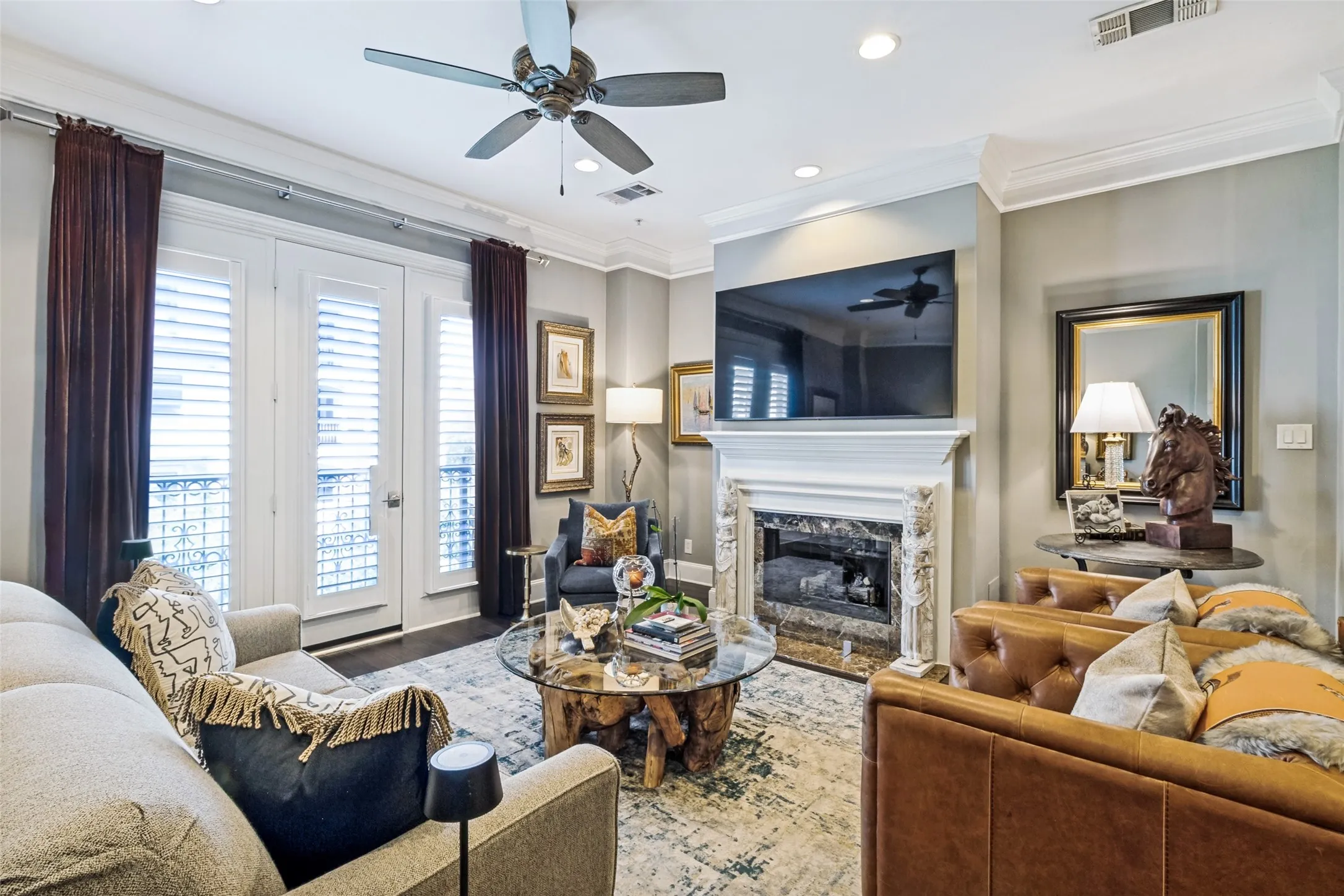 Condominium For Sale in Dallas County , 2848 Woodside Street 4C, Dallas, Texas 75204, 1 Bedroom, 2 Bathroom, 2 Garage spaces, 1,397 Sqft, built in 2003, Price $625,000, mls#21353612, Real Estate Agent in Dallas, Homes For Sale in Dallas county, Homes For Sale in Dallas, Realtor in Dallas Texas, Real Estate Brokerage Independent Realty Texas, Luminita Cordes Realtor