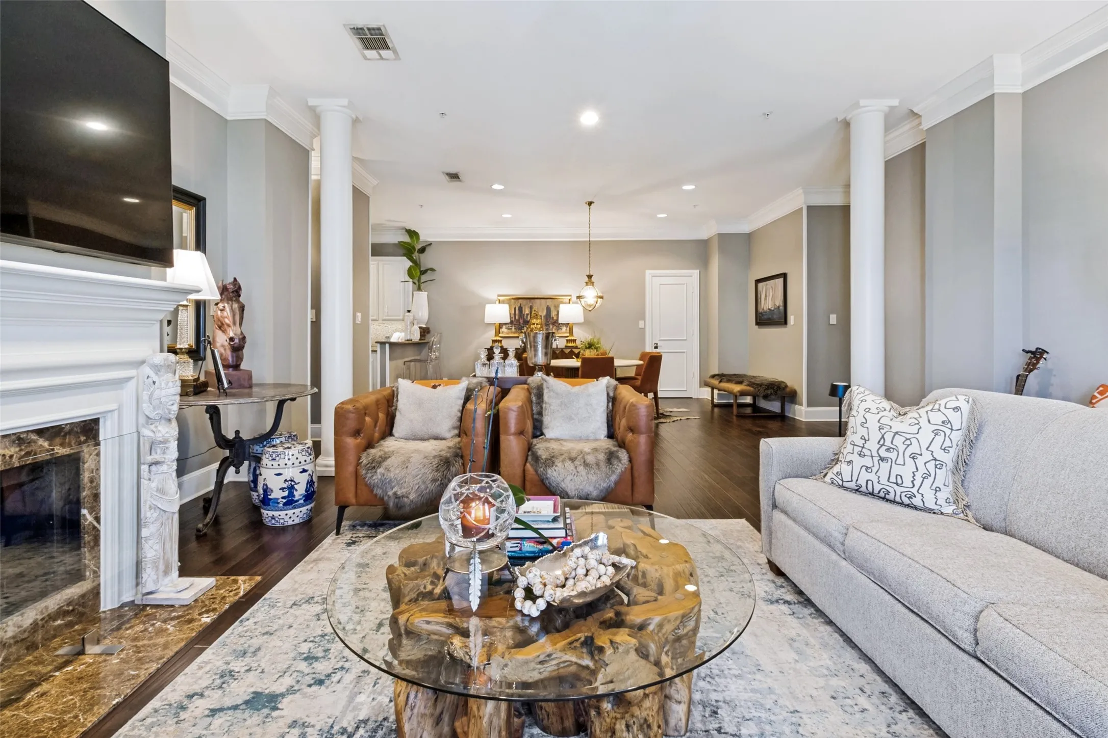Condominium For Sale in Dallas County , 2848 Woodside Street 4C, Dallas, Texas 75204, 1 Bedroom, 2 Bathroom, 2 Garage spaces, 1,397 Sqft, built in 2003, Price $625,000, mls#21353612, Real Estate Agent in Dallas, Homes For Sale in Dallas county, Homes For Sale in Dallas, Realtor in Dallas Texas, Real Estate Brokerage Independent Realty Texas, Luminita Cordes Realtor