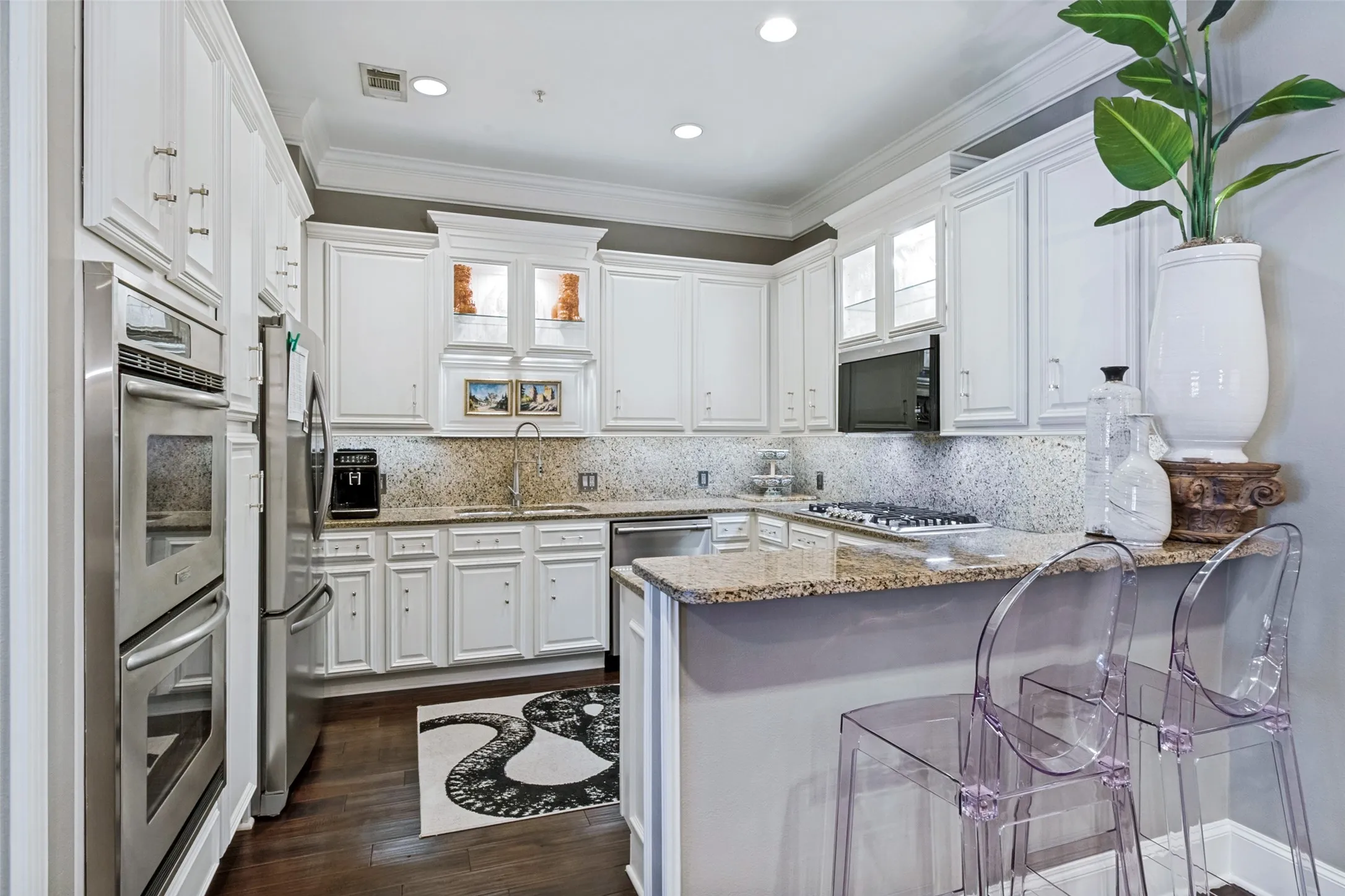 Condominium For Sale in Dallas County , 2848 Woodside Street 4C, Dallas, Texas 75204, 1 Bedroom, 2 Bathroom, 2 Garage spaces, 1,397 Sqft, built in 2003, Price $625,000, mls#21353612, Real Estate Agent in Dallas, Homes For Sale in Dallas county, Homes For Sale in Dallas, Realtor in Dallas Texas, Real Estate Brokerage Independent Realty Texas, Luminita Cordes Realtor