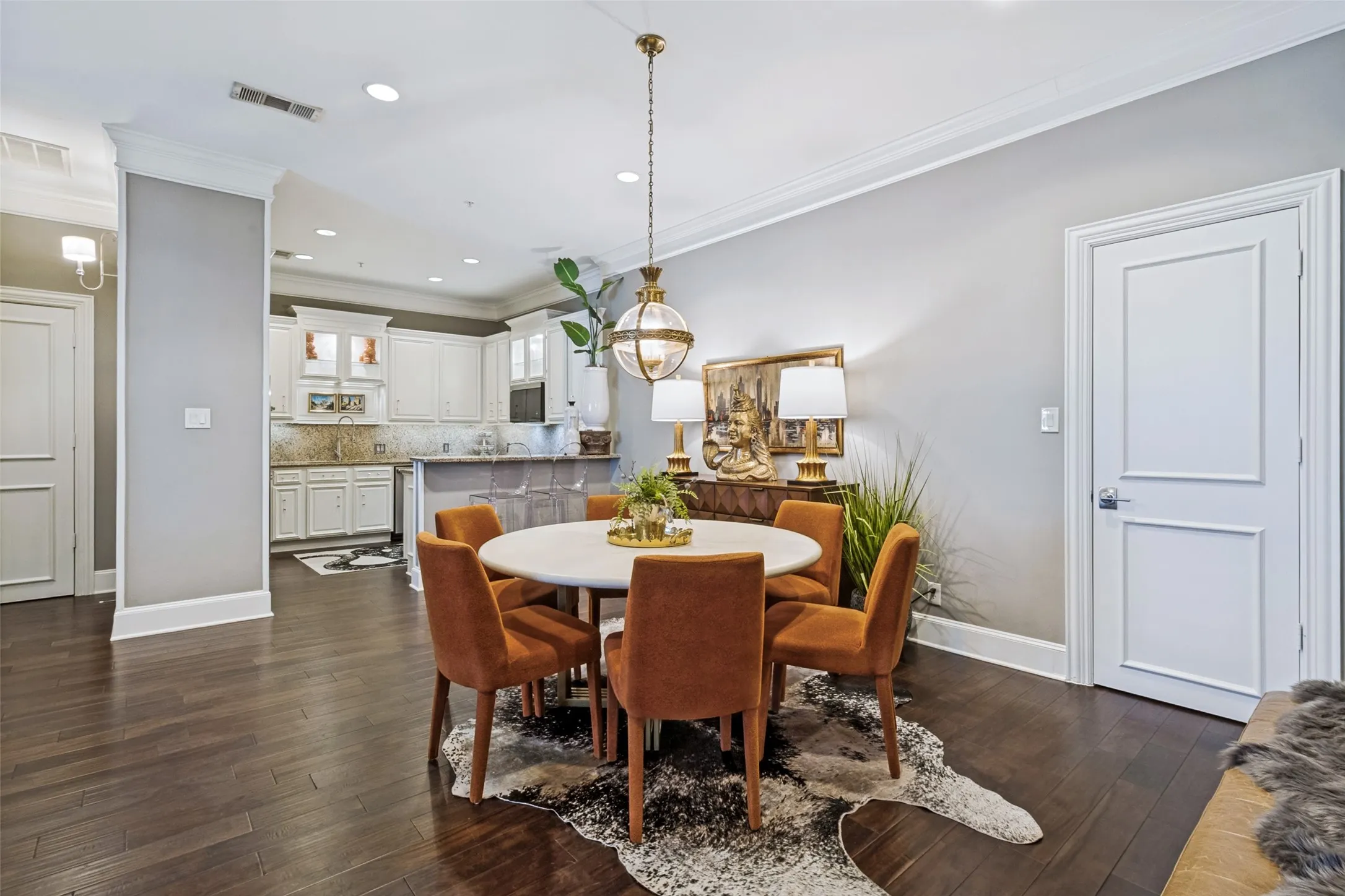 Condominium For Sale in Dallas County , 2848 Woodside Street 4C, Dallas, Texas 75204, 1 Bedroom, 2 Bathroom, 2 Garage spaces, 1,397 Sqft, built in 2003, Price $625,000, mls#21353612, Real Estate Agent in Dallas, Homes For Sale in Dallas county, Homes For Sale in Dallas, Realtor in Dallas Texas, Real Estate Brokerage Independent Realty Texas, Luminita Cordes Realtor