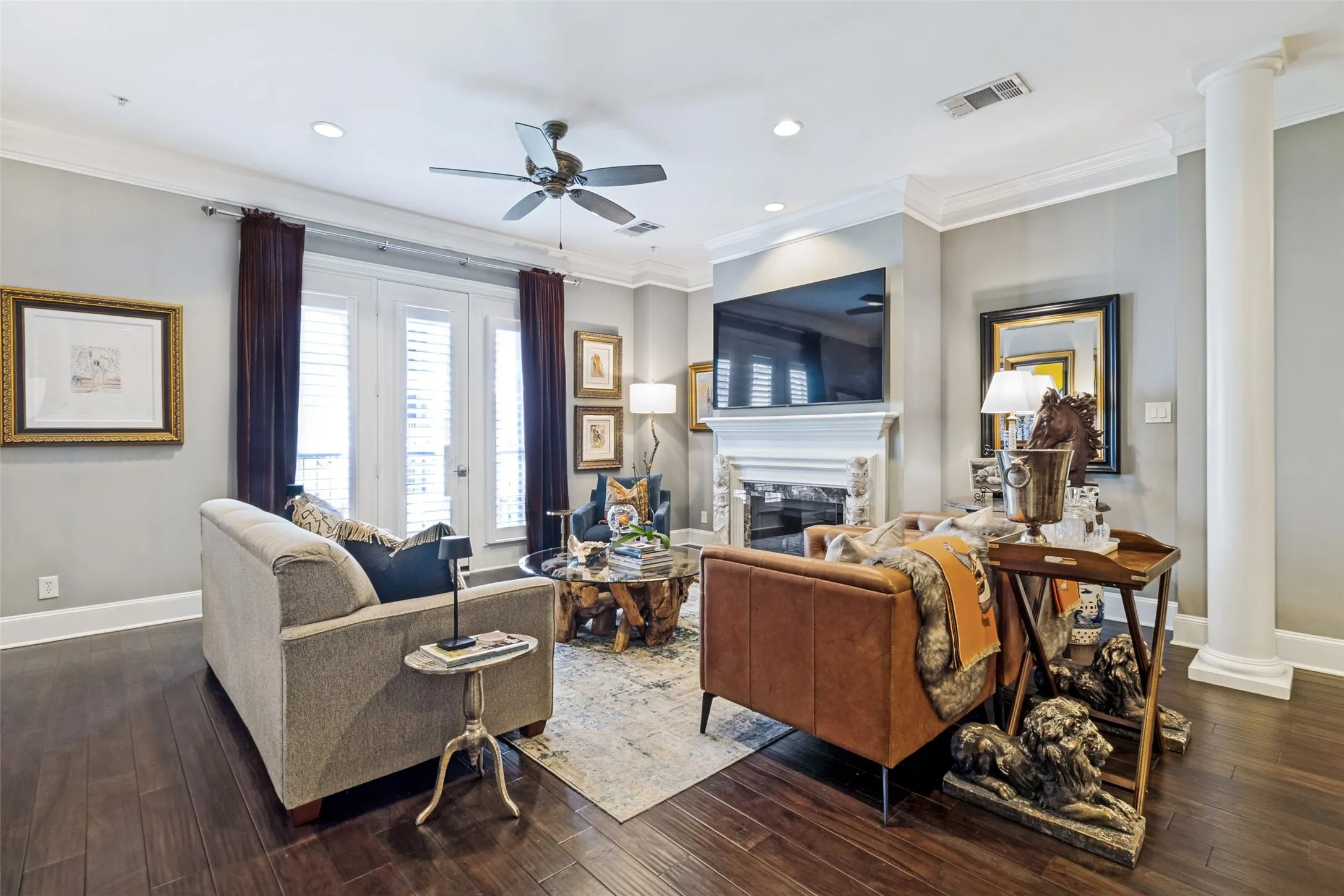 Condominium For Sale in Dallas County , 2848 Woodside Street 4C, Dallas, Texas 75204, 1 Bedroom, 2 Bathroom, 2 Garage spaces, 1,397 Sqft, built in 2003, Price $625,000, mls#21353612, Real Estate Agent in Dallas, Homes For Sale in Dallas county, Homes For Sale in Dallas, Realtor in Dallas Texas, Real Estate Brokerage Independent Realty Texas, Luminita Cordes Realtor