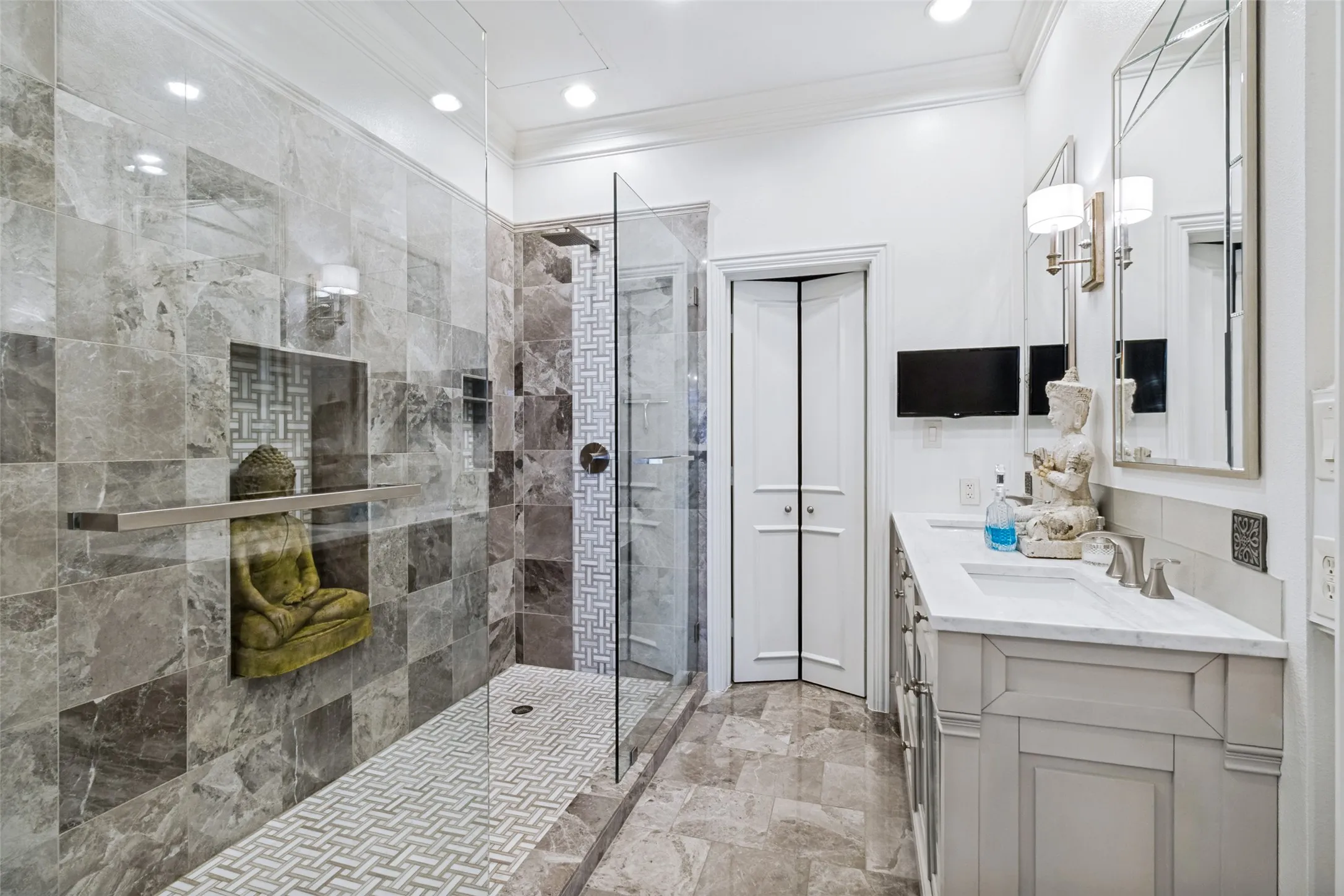 Condominium For Sale in Dallas County , 2848 Woodside Street 4C, Dallas, Texas 75204, 1 Bedroom, 2 Bathroom, 2 Garage spaces, 1,397 Sqft, built in 2003, Price $625,000, mls#21353612, Real Estate Agent in Dallas, Homes For Sale in Dallas county, Homes For Sale in Dallas, Realtor in Dallas Texas, Real Estate Brokerage Independent Realty Texas, Luminita Cordes Realtor