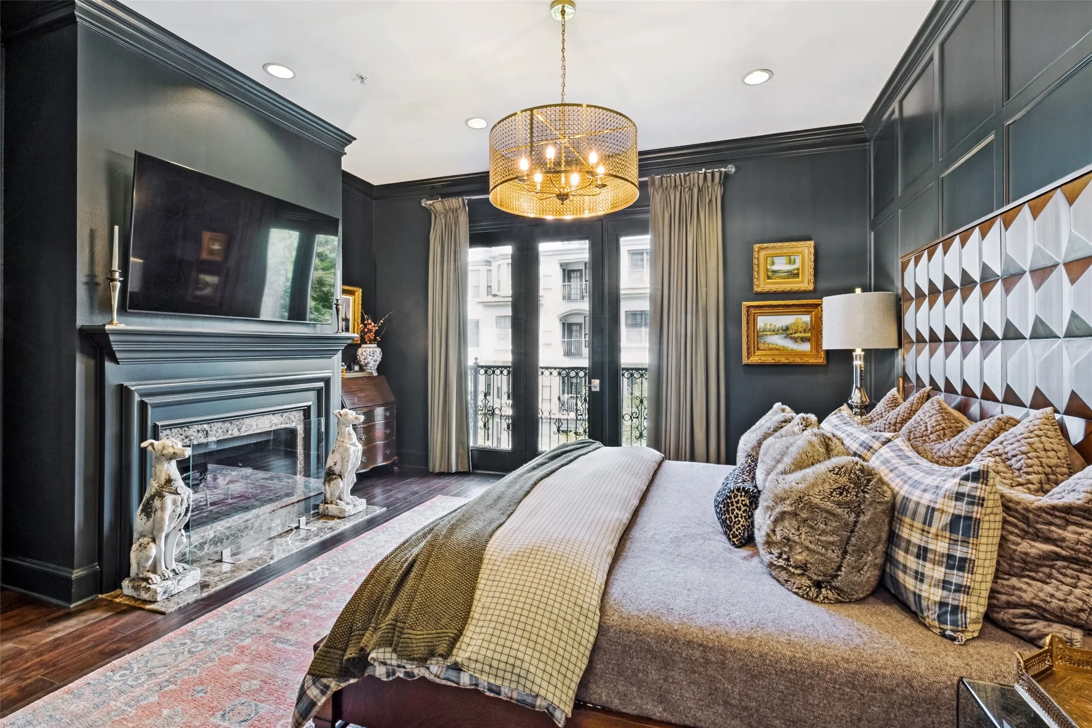 Condominium For Sale in Dallas County , 2848 Woodside Street 4C, Dallas, Texas 75204, 1 Bedroom, 2 Bathroom, 2 Garage spaces, 1,397 Sqft, built in 2003, Price $625,000, mls#21353612, Real Estate Agent in Dallas, Homes For Sale in Dallas county, Homes For Sale in Dallas, Realtor in Dallas Texas, Real Estate Brokerage Independent Realty Texas, Luminita Cordes Realtor