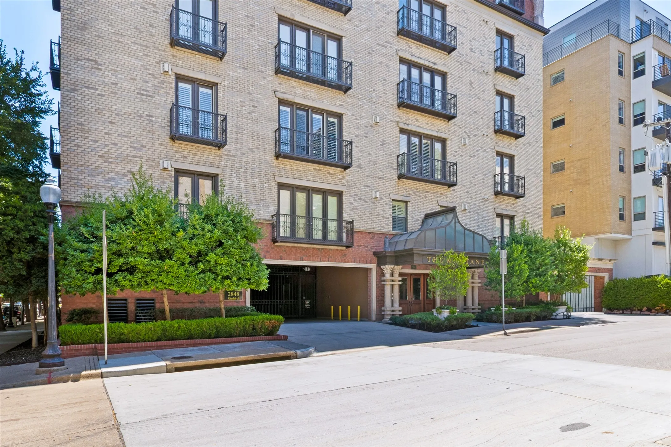 Condominium For Sale in Dallas County , 2848 Woodside Street 4C, Dallas, Texas 75204, 1 Bedroom, 2 Bathroom, 2 Garage spaces, 1,397 Sqft, built in 2003, Price $625,000, mls#21353612, Real Estate Agent in Dallas, Homes For Sale in Dallas county, Homes For Sale in Dallas, Realtor in Dallas Texas, Real Estate Brokerage Independent Realty Texas, Luminita Cordes Realtor