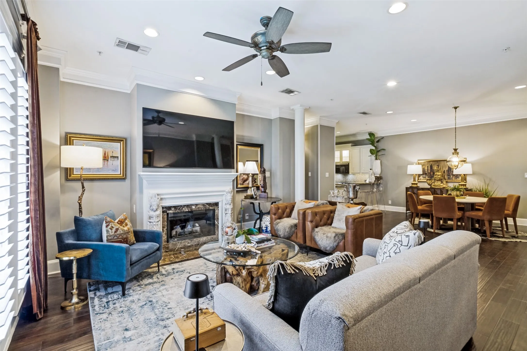 Condominium For Sale in Dallas County , 2848 Woodside Street 4C, Dallas, Texas 75204, 1 Bedroom, 2 Bathroom, 2 Garage spaces, 1,397 Sqft, built in 2003, Price $625,000, mls#21353612, Real Estate Agent in Dallas, Homes For Sale in Dallas county, Homes For Sale in Dallas, Realtor in Dallas Texas, Real Estate Brokerage Independent Realty Texas, Luminita Cordes Realtor