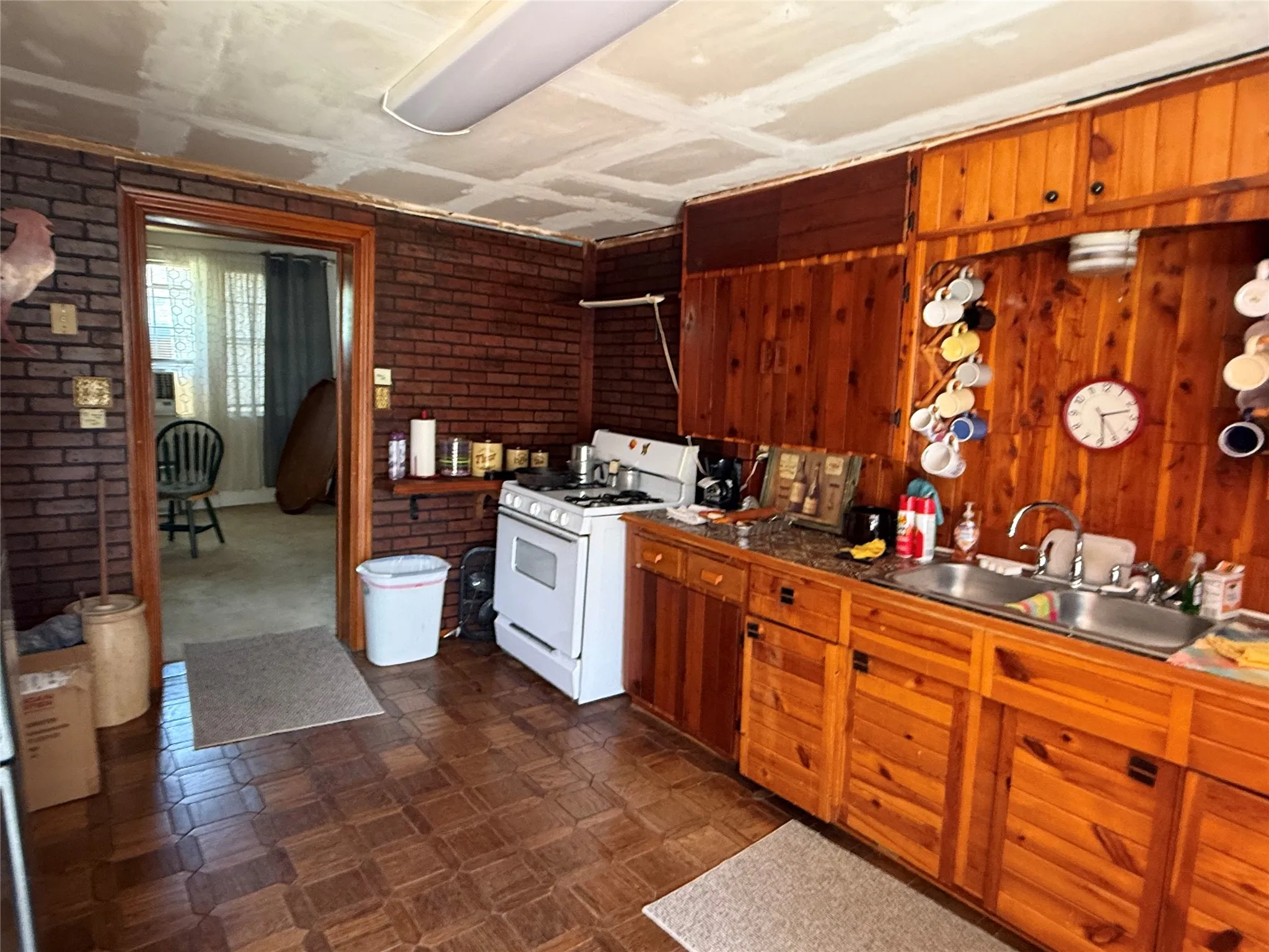 Single Family Residence For Sale in Mc Lennan County , 2233 Park Lake Drive, Waco, Texas 76708, 2 Bedrooms, 1 Bathroom, 1 Garage spaces, 1,108 Sqft, built in 1918, Price $148,900, mls#21350586, Real Estate Agent in Waco, Homes For Sale in Mc Lennan county, Homes For Sale in Waco, Realtor in Waco Texas, Real Estate Brokerage Independent Realty Texas, Luminita Cordes Realtor