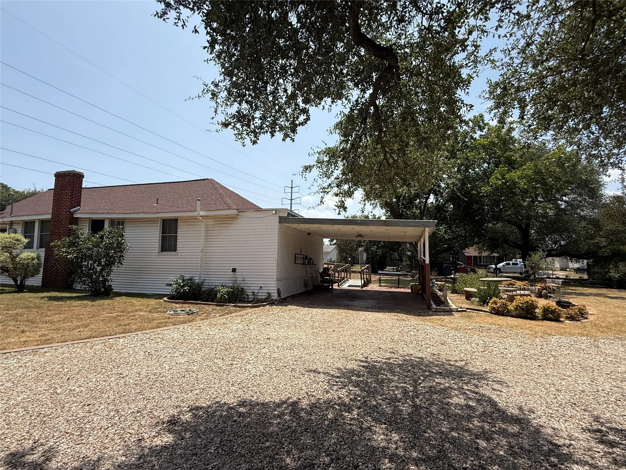 Single Family Residence For Sale in Mc Lennan County , 2233 Park Lake Drive, Waco, Texas 76708, 2 Bedrooms, 1 Bathroom, 1 Garage spaces, 1,108 Sqft, built in 1918, Price $148,900, mls#21350586, Real Estate Agent in Waco, Homes For Sale in Mc Lennan county, Homes For Sale in Waco, Realtor in Waco Texas, Real Estate Brokerage Independent Realty Texas, Luminita Cordes Realtor