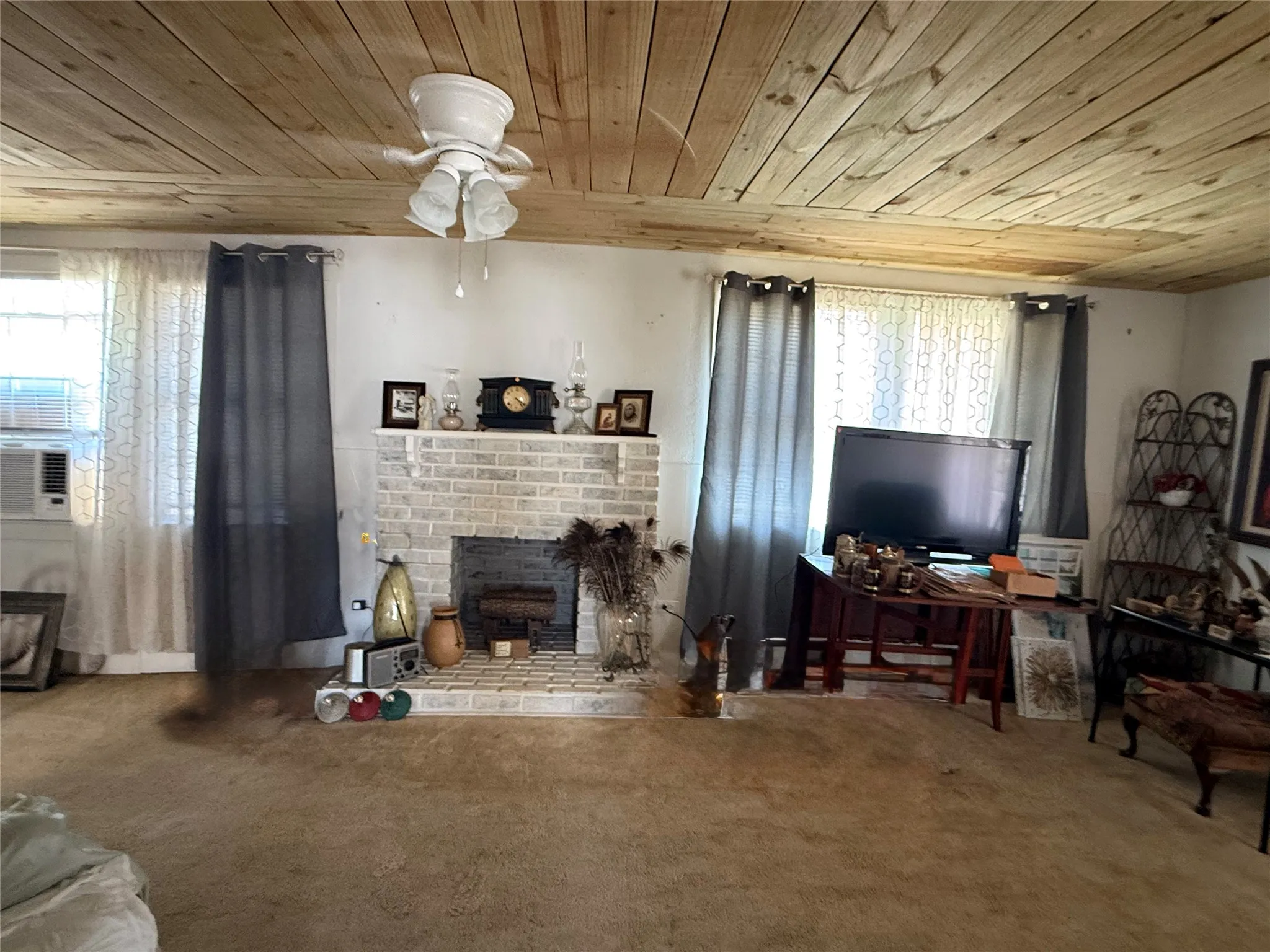 Single Family Residence For Sale in Mc Lennan County , 2233 Park Lake Drive, Waco, Texas 76708, 2 Bedrooms, 1 Bathroom, 1 Garage spaces, 1,108 Sqft, built in 1918, Price $148,900, mls#21350586, Real Estate Agent in Waco, Homes For Sale in Mc Lennan county, Homes For Sale in Waco, Realtor in Waco Texas, Real Estate Brokerage Independent Realty Texas, Luminita Cordes Realtor