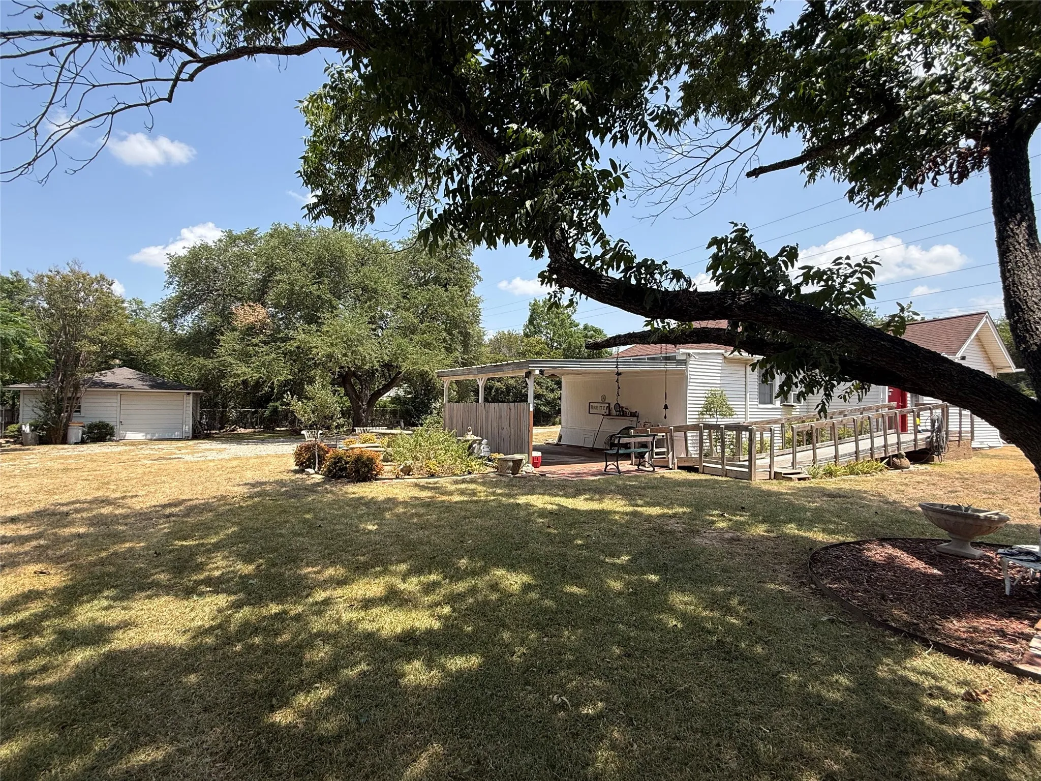 Single Family Residence For Sale in Mc Lennan County , 2233 Park Lake Drive, Waco, Texas 76708, 2 Bedrooms, 1 Bathroom, 1 Garage spaces, 1,108 Sqft, built in 1918, Price $148,900, mls#21350586, Real Estate Agent in Waco, Homes For Sale in Mc Lennan county, Homes For Sale in Waco, Realtor in Waco Texas, Real Estate Brokerage Independent Realty Texas, Luminita Cordes Realtor