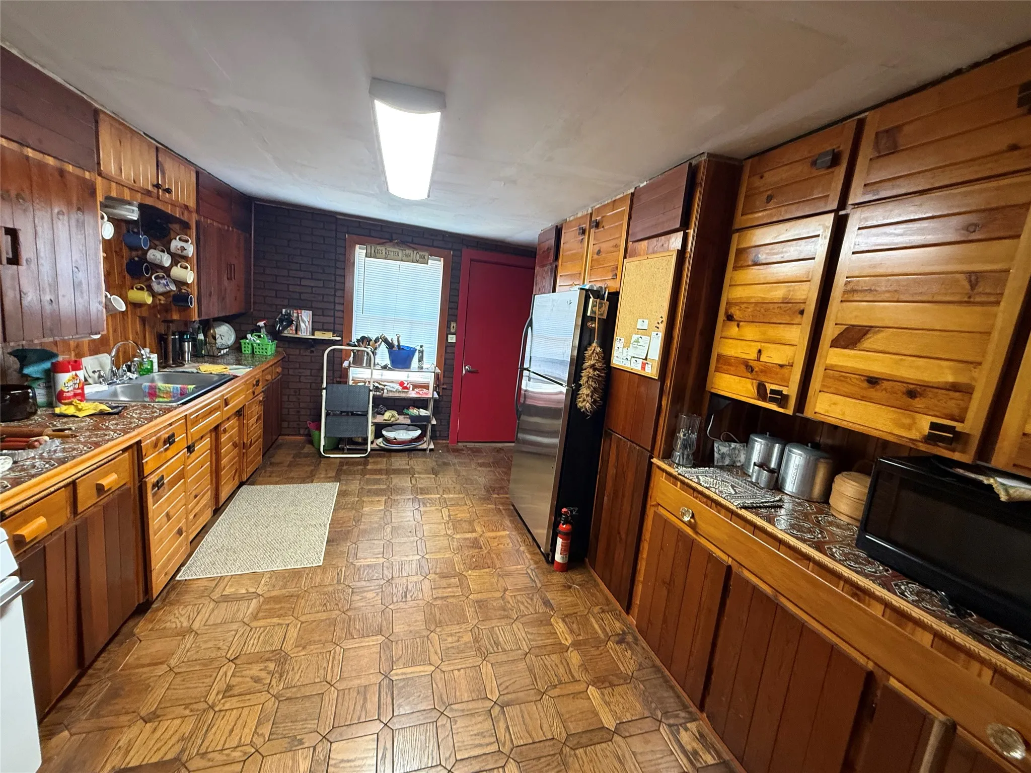 Single Family Residence For Sale in Mc Lennan County , 2233 Park Lake Drive, Waco, Texas 76708, 2 Bedrooms, 1 Bathroom, 1 Garage spaces, 1,108 Sqft, built in 1918, Price $148,900, mls#21350586, Real Estate Agent in Waco, Homes For Sale in Mc Lennan county, Homes For Sale in Waco, Realtor in Waco Texas, Real Estate Brokerage Independent Realty Texas, Luminita Cordes Realtor