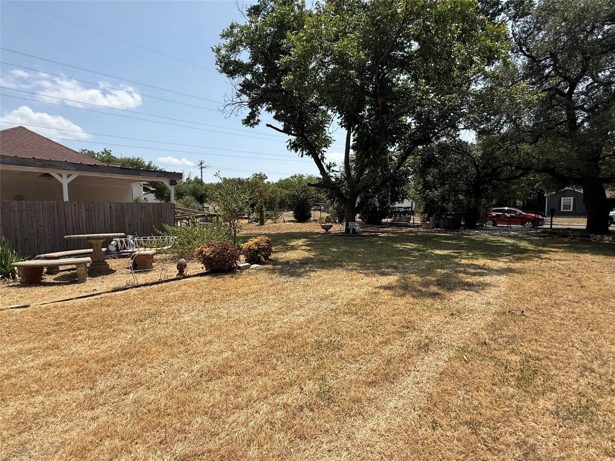 Single Family Residence For Sale in Mc Lennan County , 2233 Park Lake Drive, Waco, Texas 76708, 2 Bedrooms, 1 Bathroom, 1 Garage spaces, 1,108 Sqft, built in 1918, Price $148,900, mls#21350586, Real Estate Agent in Waco, Homes For Sale in Mc Lennan county, Homes For Sale in Waco, Realtor in Waco Texas, Real Estate Brokerage Independent Realty Texas, Luminita Cordes Realtor