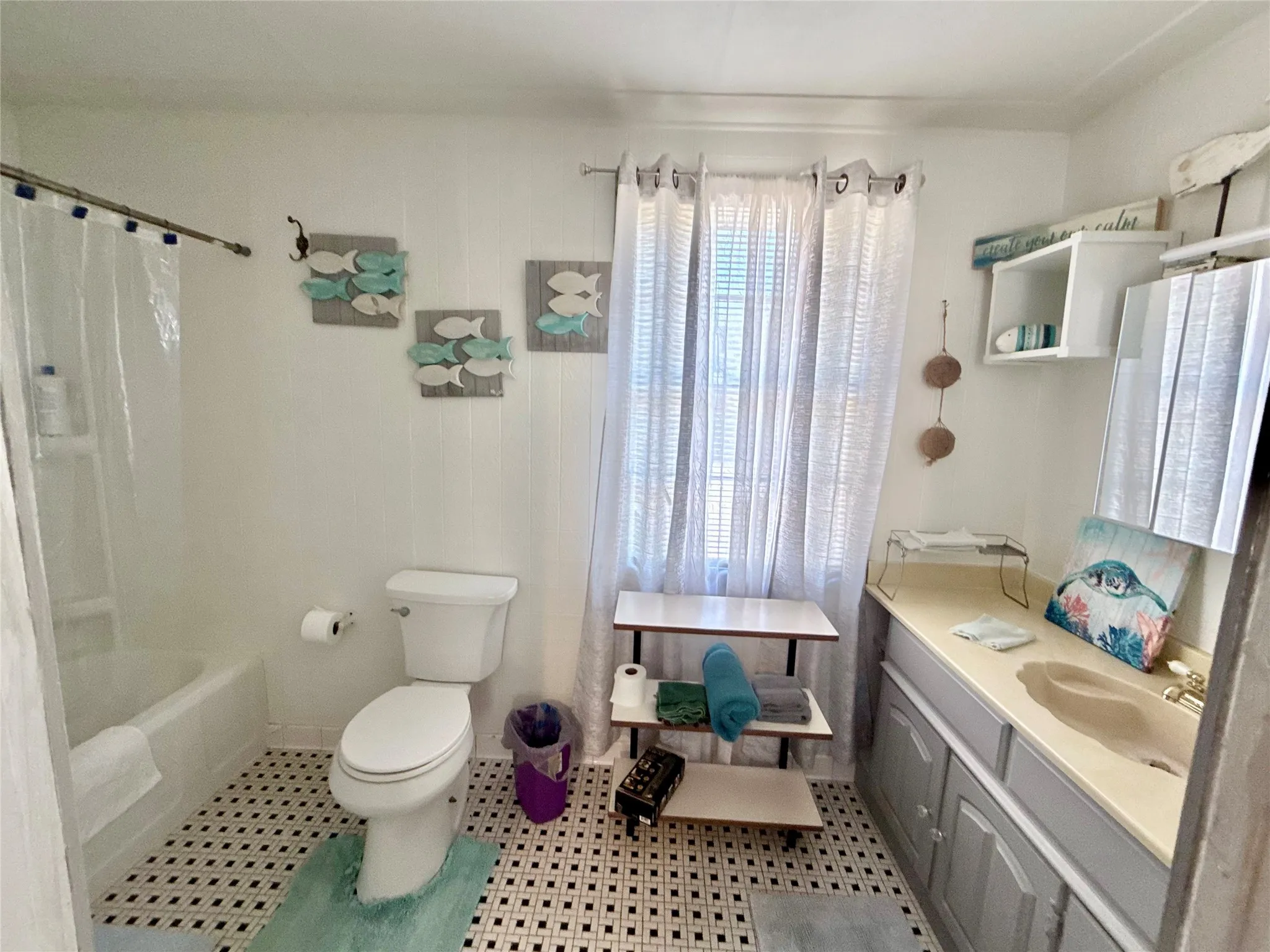 Single Family Residence For Sale in Mc Lennan County , 2233 Park Lake Drive, Waco, Texas 76708, 2 Bedrooms, 1 Bathroom, 1 Garage spaces, 1,108 Sqft, built in 1918, Price $148,900, mls#21350586, Real Estate Agent in Waco, Homes For Sale in Mc Lennan county, Homes For Sale in Waco, Realtor in Waco Texas, Real Estate Brokerage Independent Realty Texas, Luminita Cordes Realtor