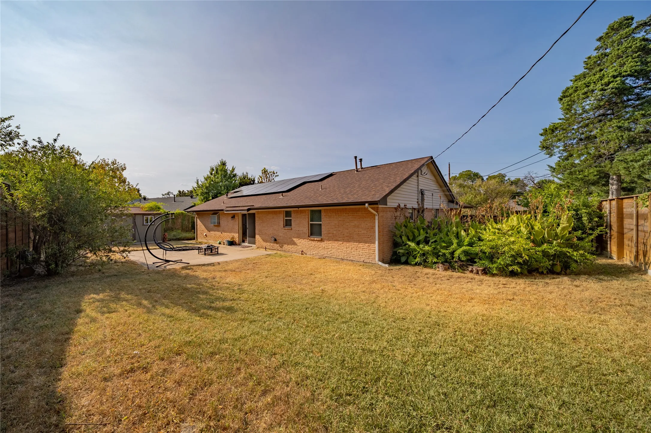 Single Family Residence For Sale in Dallas County , 11030 Paddock Circle, Dallas, Texas 75238, 3 Bedroom, 2 Bathroom, 2 Garage spaces, 1,448 Sqft, built in 1961, mls#21348349, Real Estate Agent in Dallas, Homes For Sale in Dallas county, Homes For Sale in Dallas, Realtor in Dallas Texas, Real Estate Brokerage Independent Realty Texas, Luminita Cordes Realtor
