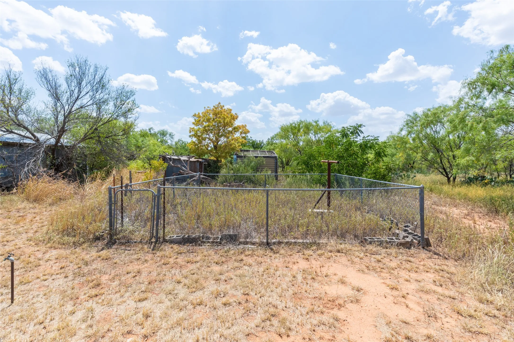 Single Family Residence For Sale in Jones County , 12143 County Road 509, Hawley, Texas 79525, 1 Bedroom, 1 Bathroom, Garage spaces, 972 Sqft, built in 1938, mls#21352167, Real Estate Agent in Hawley, Homes For Sale in Jones county, Homes For Sale in Hawley, Realtor in Hawley Texas, Real Estate Brokerage Independent Realty Texas, Luminita Cordes Realtor