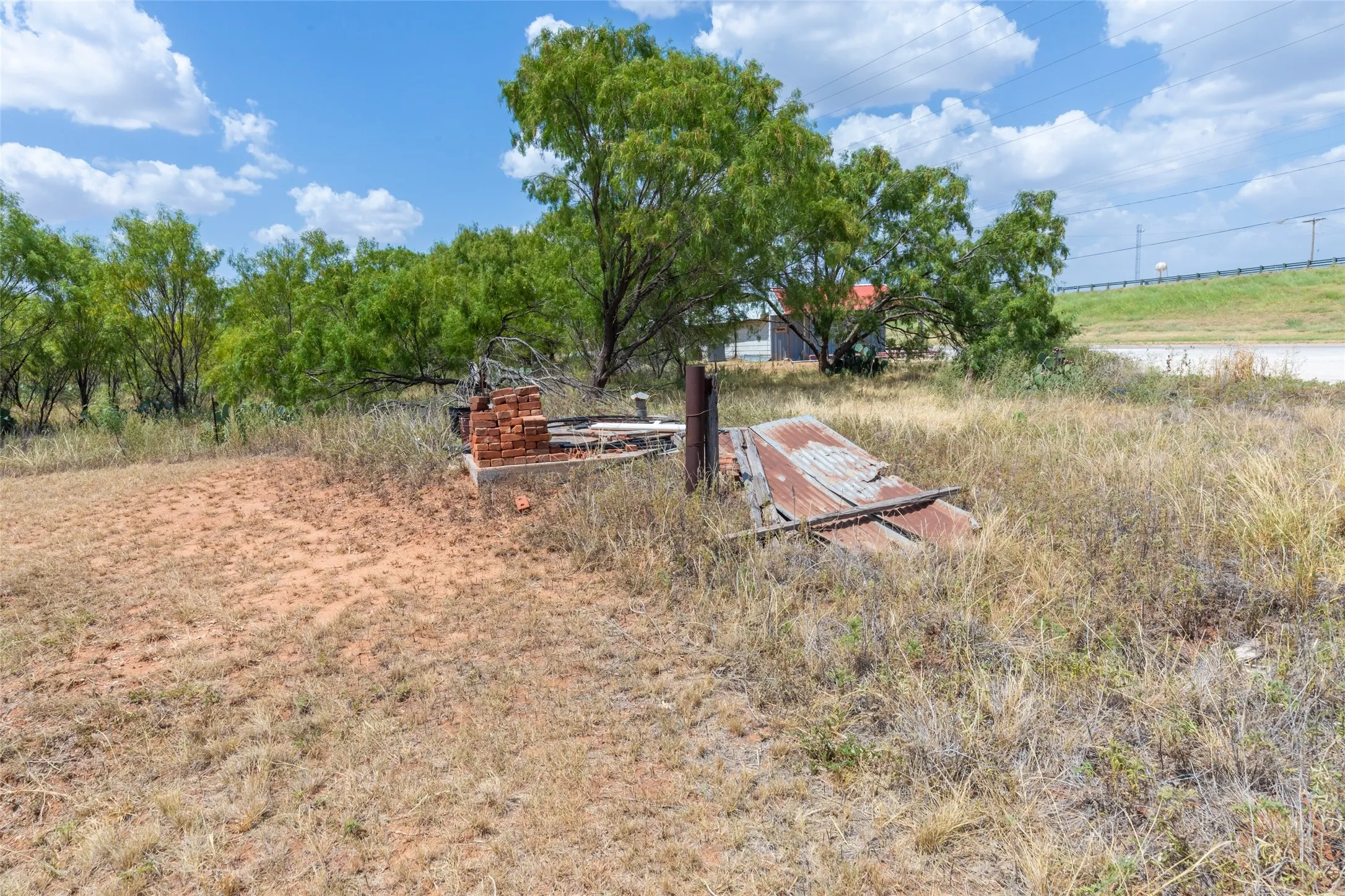 Single Family Residence For Sale in Jones County , 12143 County Road 509, Hawley, Texas 79525, 1 Bedroom, 1 Bathroom, Garage spaces, 972 Sqft, built in 1938, mls#21352167, Real Estate Agent in Hawley, Homes For Sale in Jones county, Homes For Sale in Hawley, Realtor in Hawley Texas, Real Estate Brokerage Independent Realty Texas, Luminita Cordes Realtor
