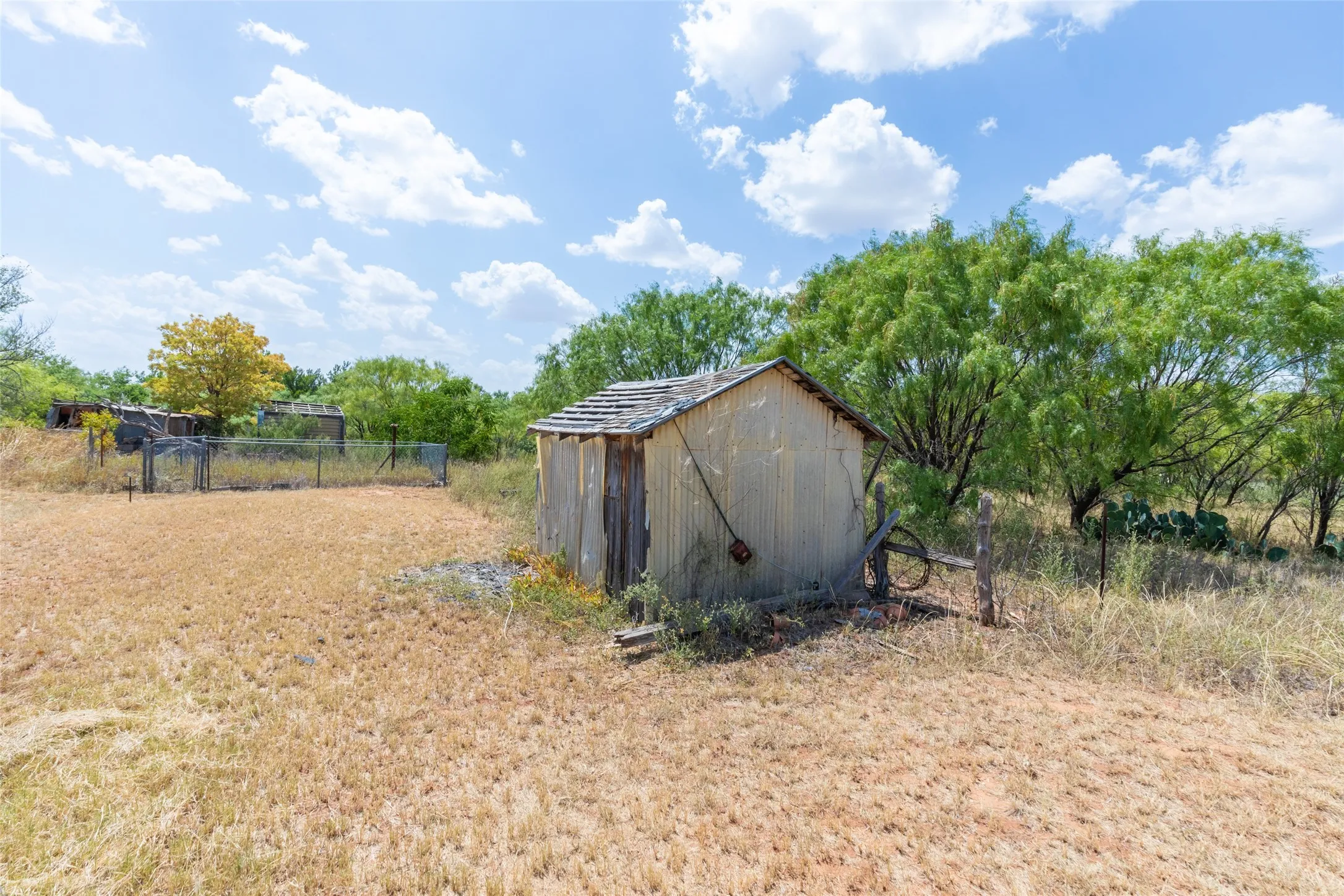 Single Family Residence For Sale in Jones County , 12143 County Road 509, Hawley, Texas 79525, 1 Bedroom, 1 Bathroom, Garage spaces, 972 Sqft, built in 1938, mls#21352167, Real Estate Agent in Hawley, Homes For Sale in Jones county, Homes For Sale in Hawley, Realtor in Hawley Texas, Real Estate Brokerage Independent Realty Texas, Luminita Cordes Realtor