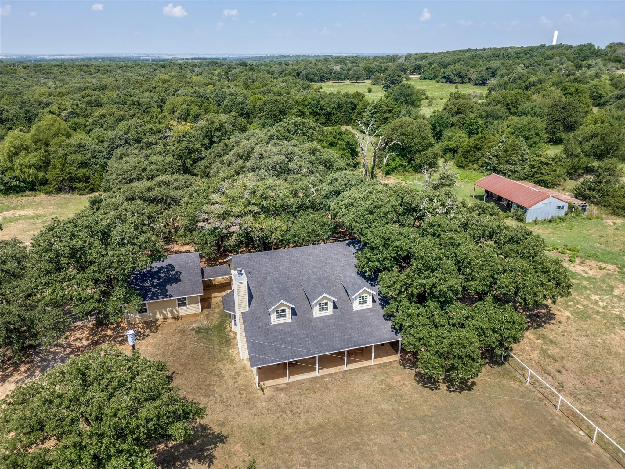 Single Family Residence For Sale in Cooke County , 229 Quail Run Road, Valley View, Texas 76272, 4 Bedroom, 3 Bathroom, 2 Garage spaces, 3,348 Sqft, built in 2006, mls#21353049, Real Estate Agent in Valley View, Homes For Sale in Cooke county, Homes For Sale in Valley View, Realtor in Valley View Texas, Real Estate Brokerage Independent Realty Texas, Luminita Cordes Realtor