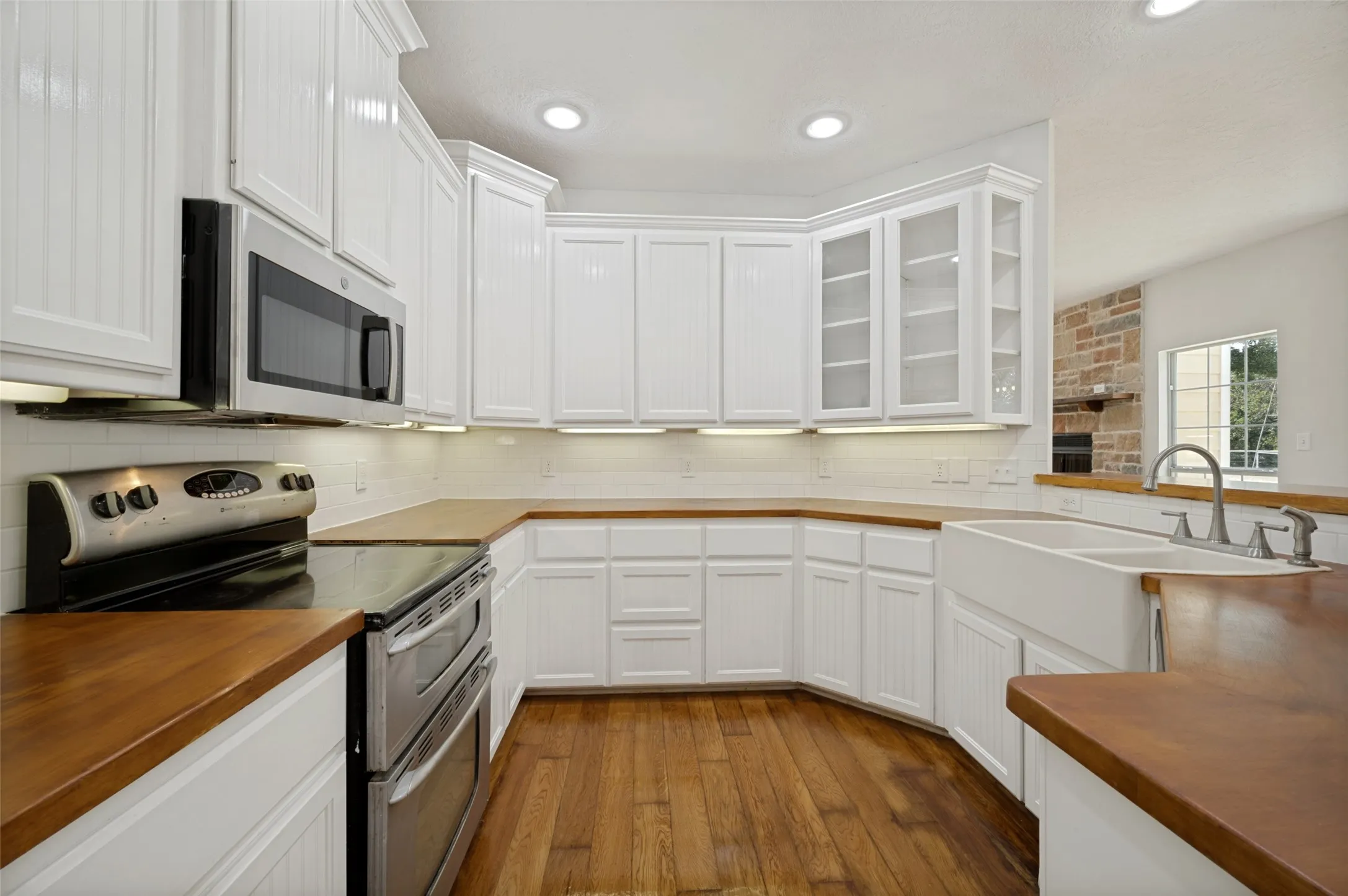Single Family Residence For Sale in Cooke County , 229 Quail Run Road, Valley View, Texas 76272, 4 Bedroom, 3 Bathroom, 2 Garage spaces, 3,348 Sqft, built in 2006, mls#21353049, Real Estate Agent in Valley View, Homes For Sale in Cooke county, Homes For Sale in Valley View, Realtor in Valley View Texas, Real Estate Brokerage Independent Realty Texas, Luminita Cordes Realtor