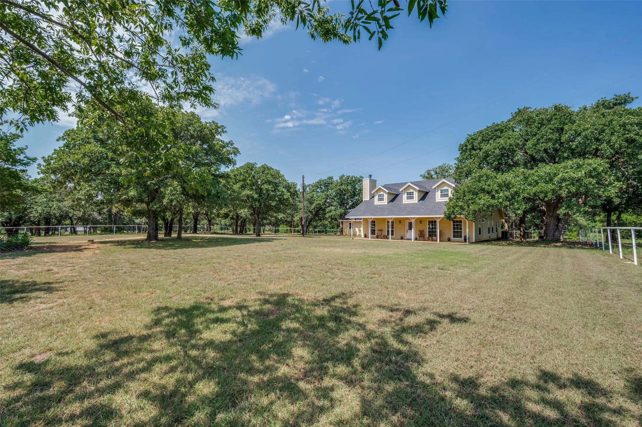 Single Family Residence For Sale in Cooke County , 229 Quail Run Road, Valley View, Texas 76272, 4 Bedroom, 3 Bathroom, 2 Garage spaces, 3,348 Sqft, built in 2006, mls#21353049, Real Estate Agent in Valley View, Homes For Sale in Cooke county, Homes For Sale in Valley View, Realtor in Valley View Texas, Real Estate Brokerage Independent Realty Texas, Luminita Cordes Realtor