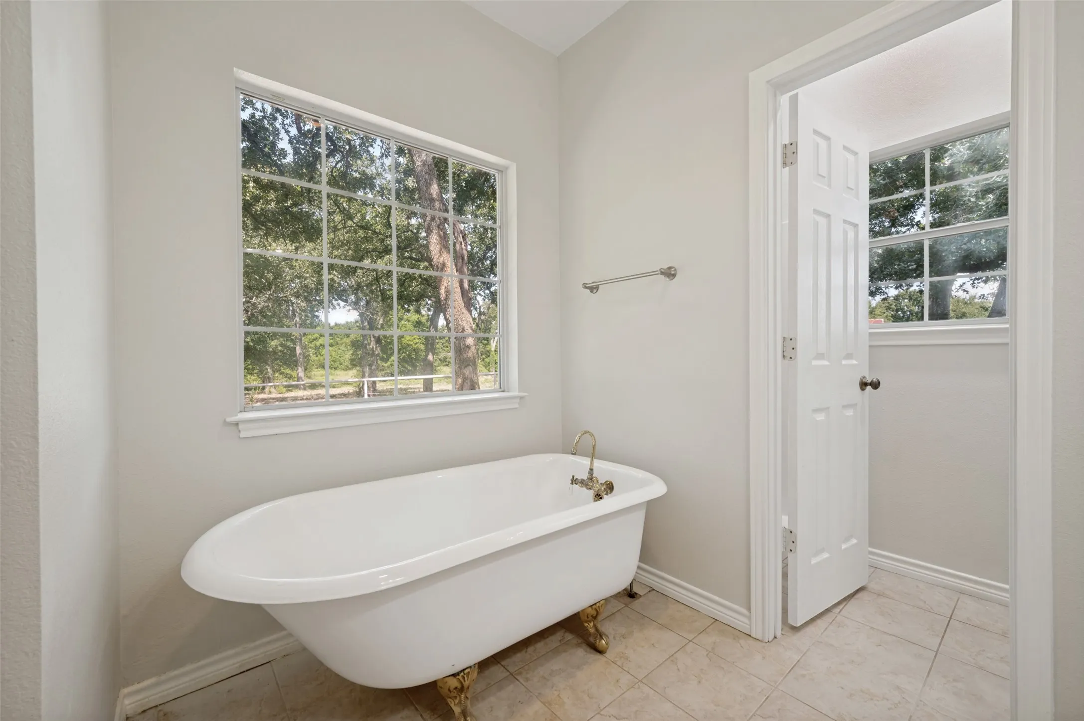 Single Family Residence For Sale in Cooke County , 229 Quail Run Road, Valley View, Texas 76272, 4 Bedroom, 3 Bathroom, 2 Garage spaces, 3,348 Sqft, built in 2006, mls#21353049, Real Estate Agent in Valley View, Homes For Sale in Cooke county, Homes For Sale in Valley View, Realtor in Valley View Texas, Real Estate Brokerage Independent Realty Texas, Luminita Cordes Realtor