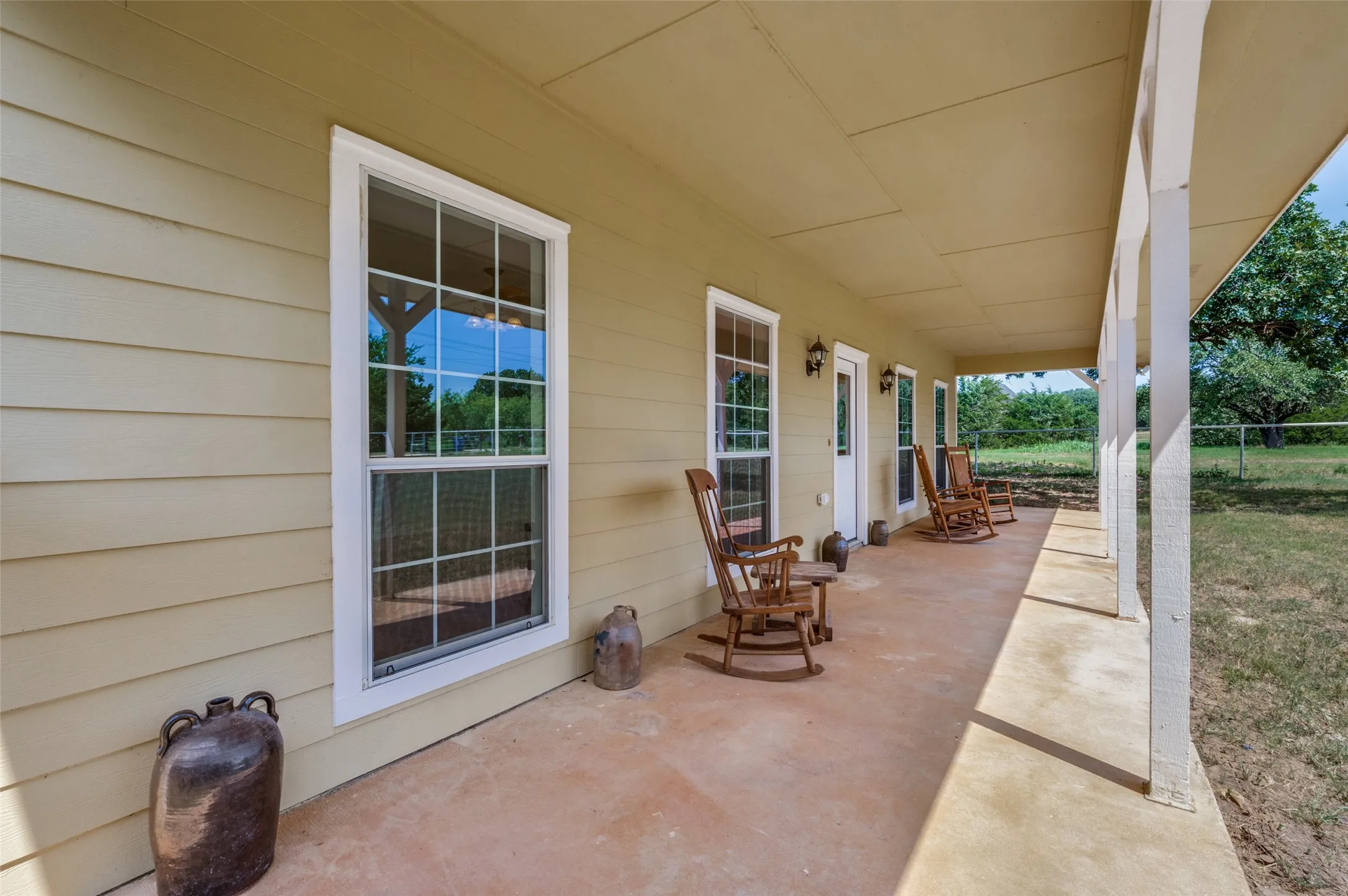 Single Family Residence For Sale in Cooke County , 229 Quail Run Road, Valley View, Texas 76272, 4 Bedroom, 3 Bathroom, 2 Garage spaces, 3,348 Sqft, built in 2006, mls#21353049, Real Estate Agent in Valley View, Homes For Sale in Cooke county, Homes For Sale in Valley View, Realtor in Valley View Texas, Real Estate Brokerage Independent Realty Texas, Luminita Cordes Realtor
