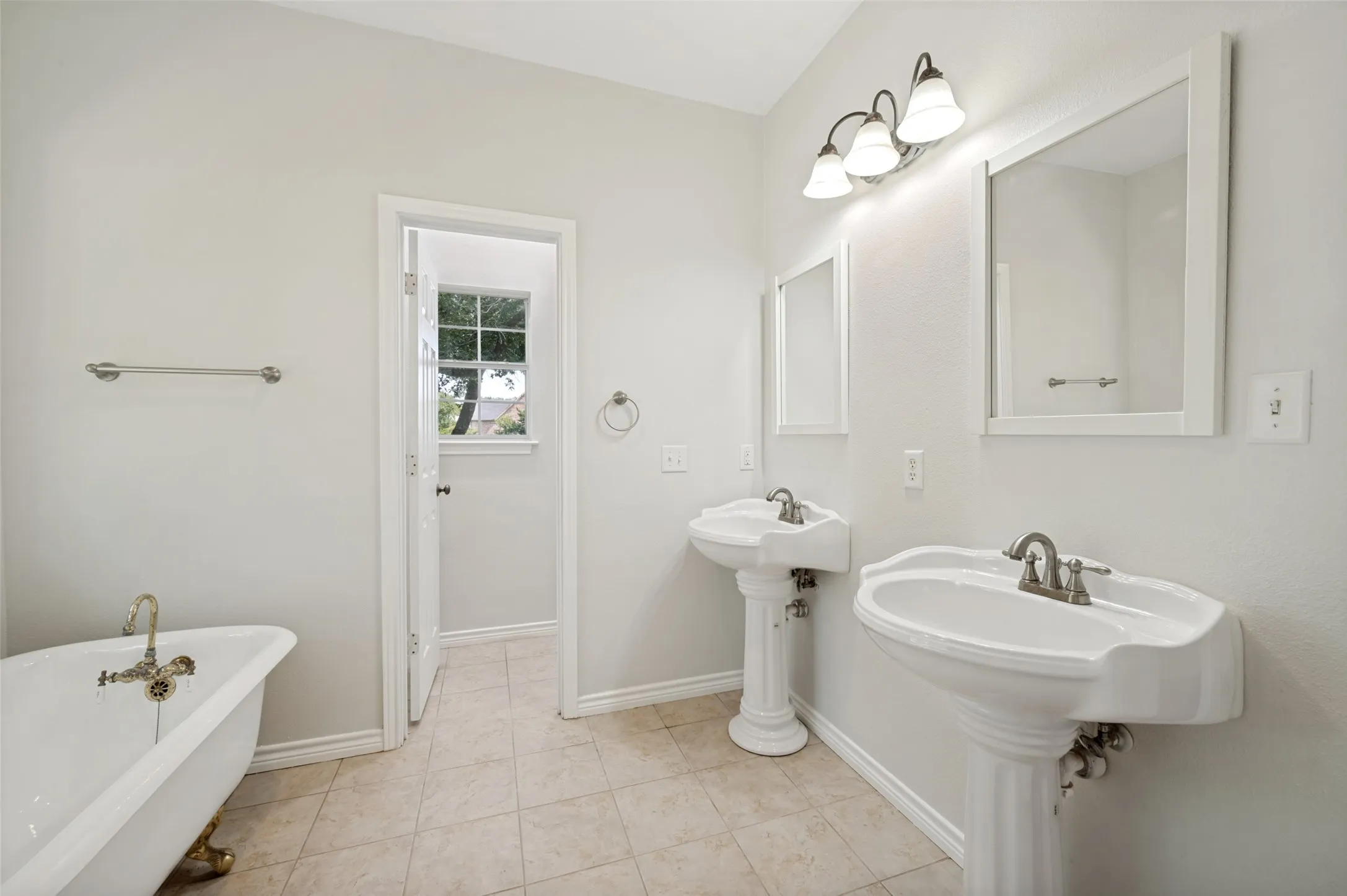 Single Family Residence For Sale in Cooke County , 229 Quail Run Road, Valley View, Texas 76272, 4 Bedroom, 3 Bathroom, 2 Garage spaces, 3,348 Sqft, built in 2006, mls#21353049, Real Estate Agent in Valley View, Homes For Sale in Cooke county, Homes For Sale in Valley View, Realtor in Valley View Texas, Real Estate Brokerage Independent Realty Texas, Luminita Cordes Realtor