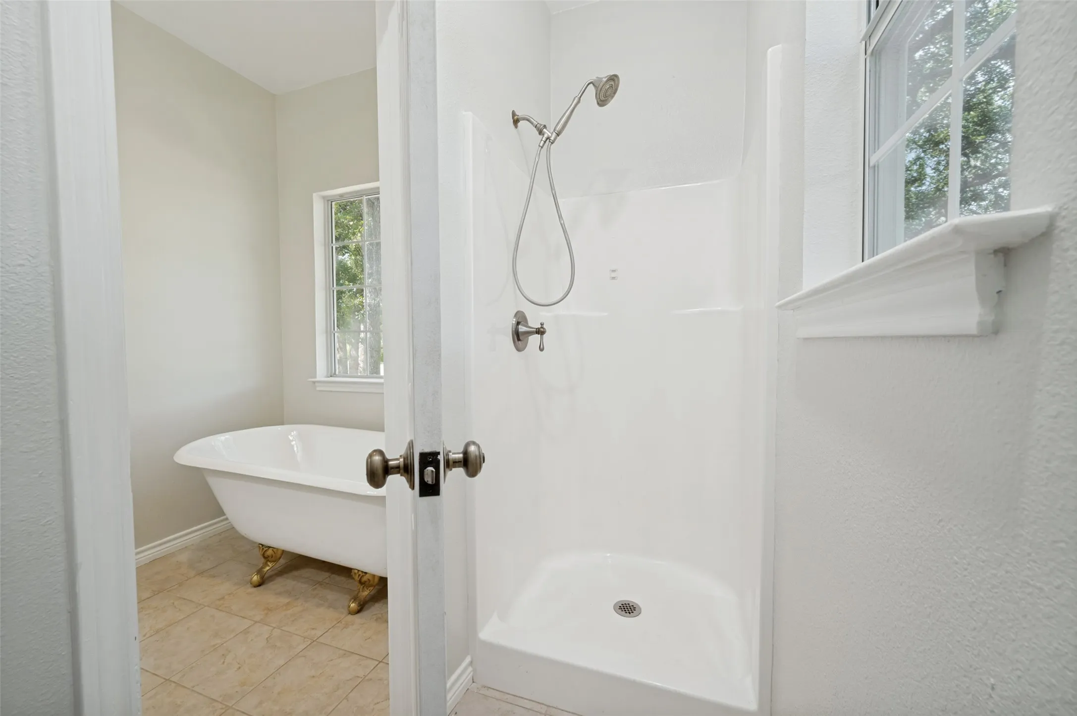 Single Family Residence For Sale in Cooke County , 229 Quail Run Road, Valley View, Texas 76272, 4 Bedroom, 3 Bathroom, 2 Garage spaces, 3,348 Sqft, built in 2006, mls#21353049, Real Estate Agent in Valley View, Homes For Sale in Cooke county, Homes For Sale in Valley View, Realtor in Valley View Texas, Real Estate Brokerage Independent Realty Texas, Luminita Cordes Realtor