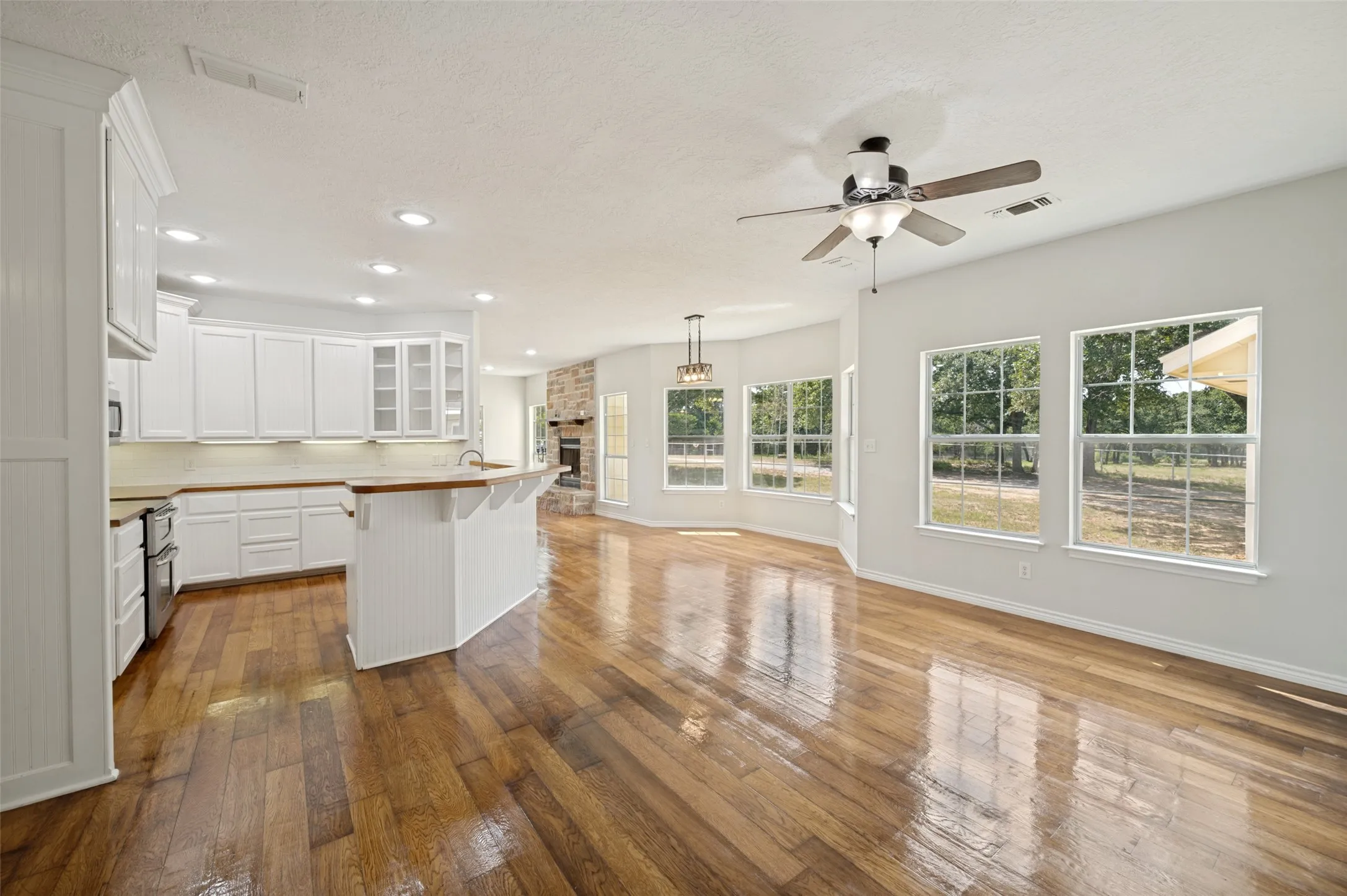 Single Family Residence For Sale in Cooke County , 229 Quail Run Road, Valley View, Texas 76272, 4 Bedroom, 3 Bathroom, 2 Garage spaces, 3,348 Sqft, built in 2006, mls#21353049, Real Estate Agent in Valley View, Homes For Sale in Cooke county, Homes For Sale in Valley View, Realtor in Valley View Texas, Real Estate Brokerage Independent Realty Texas, Luminita Cordes Realtor