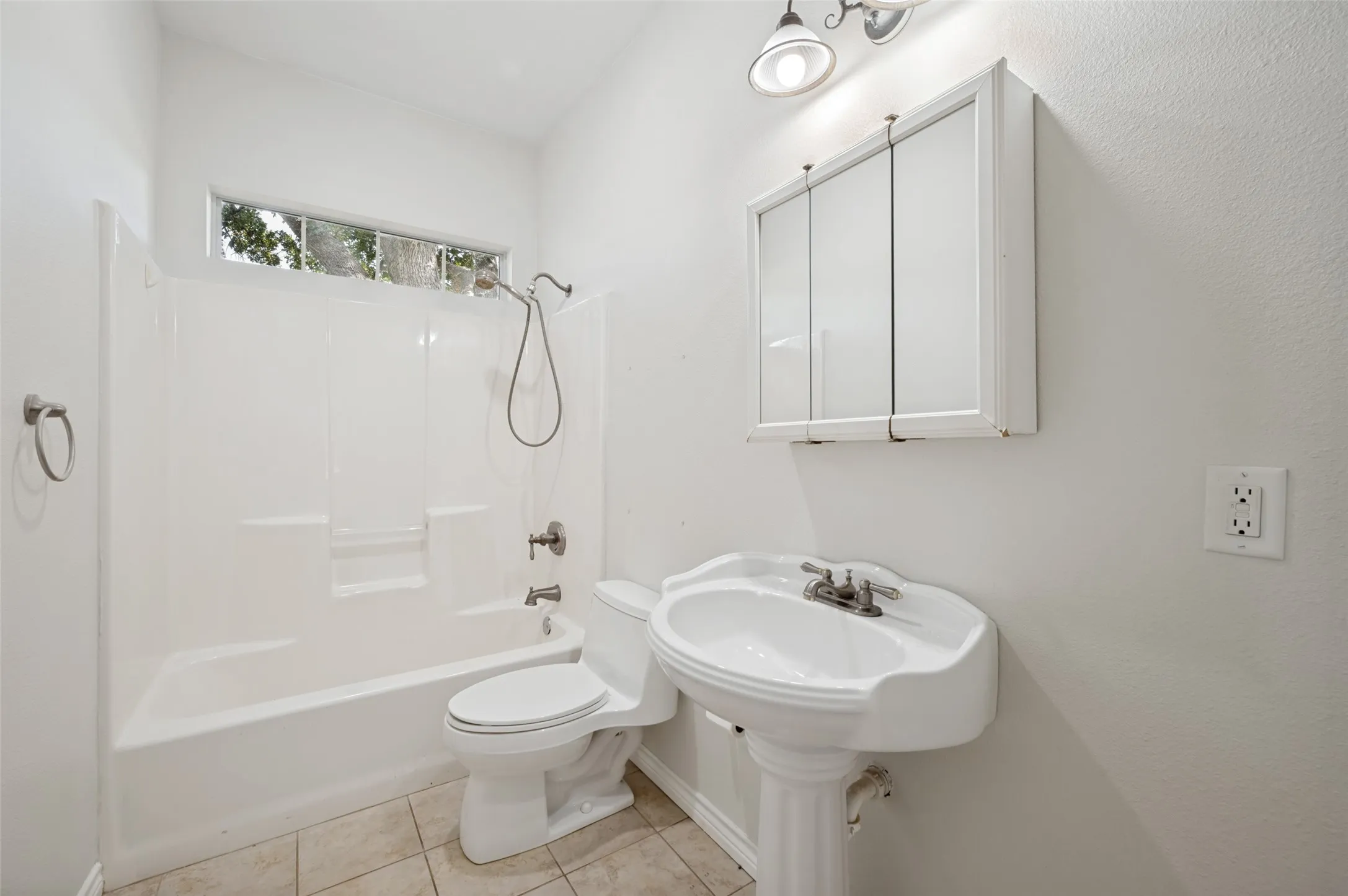 Single Family Residence For Sale in Cooke County , 229 Quail Run Road, Valley View, Texas 76272, 4 Bedroom, 3 Bathroom, 2 Garage spaces, 3,348 Sqft, built in 2006, mls#21353049, Real Estate Agent in Valley View, Homes For Sale in Cooke county, Homes For Sale in Valley View, Realtor in Valley View Texas, Real Estate Brokerage Independent Realty Texas, Luminita Cordes Realtor