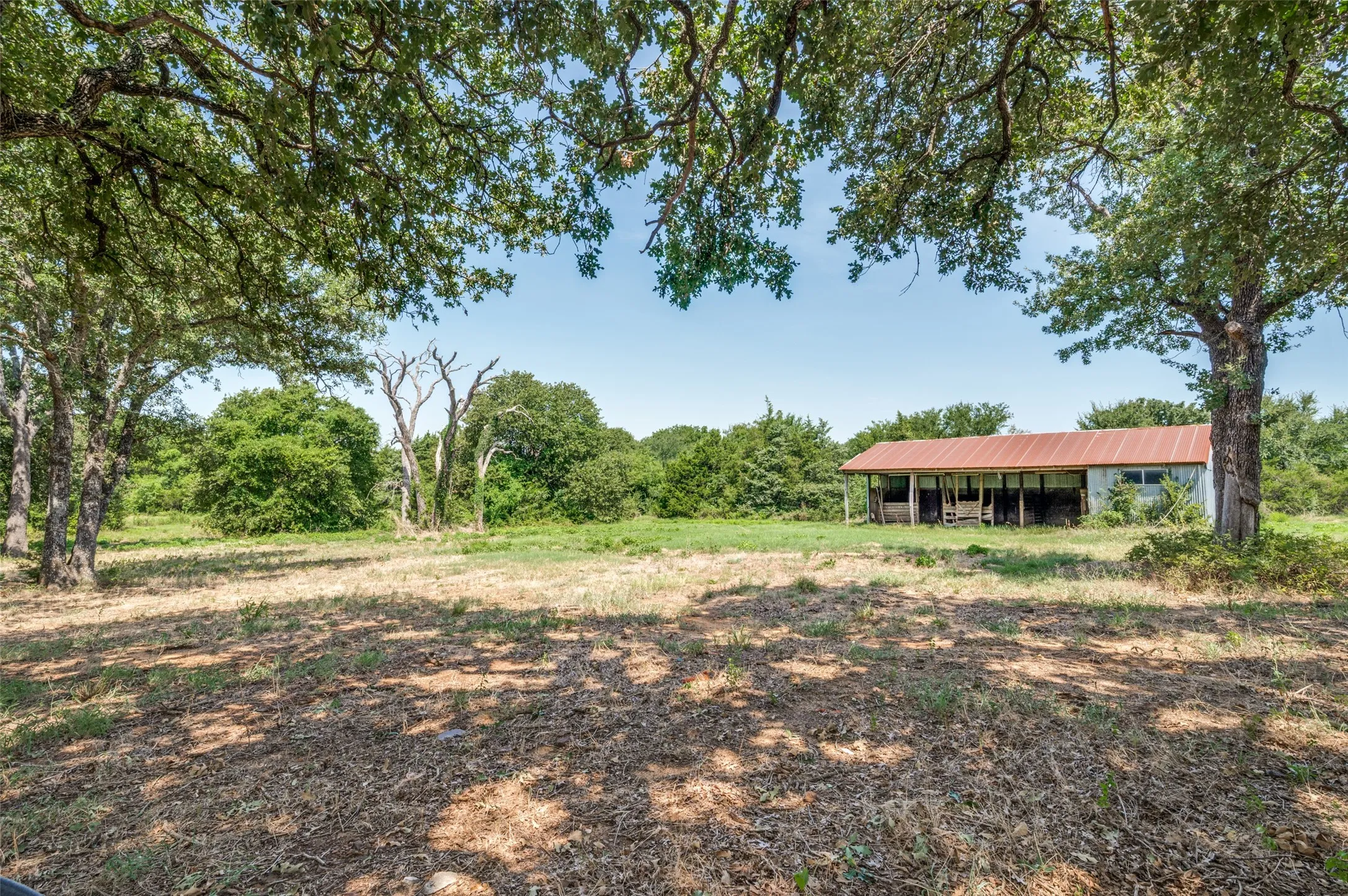 Single Family Residence For Sale in Cooke County , 229 Quail Run Road, Valley View, Texas 76272, 4 Bedroom, 3 Bathroom, 2 Garage spaces, 3,348 Sqft, built in 2006, mls#21353049, Real Estate Agent in Valley View, Homes For Sale in Cooke county, Homes For Sale in Valley View, Realtor in Valley View Texas, Real Estate Brokerage Independent Realty Texas, Luminita Cordes Realtor