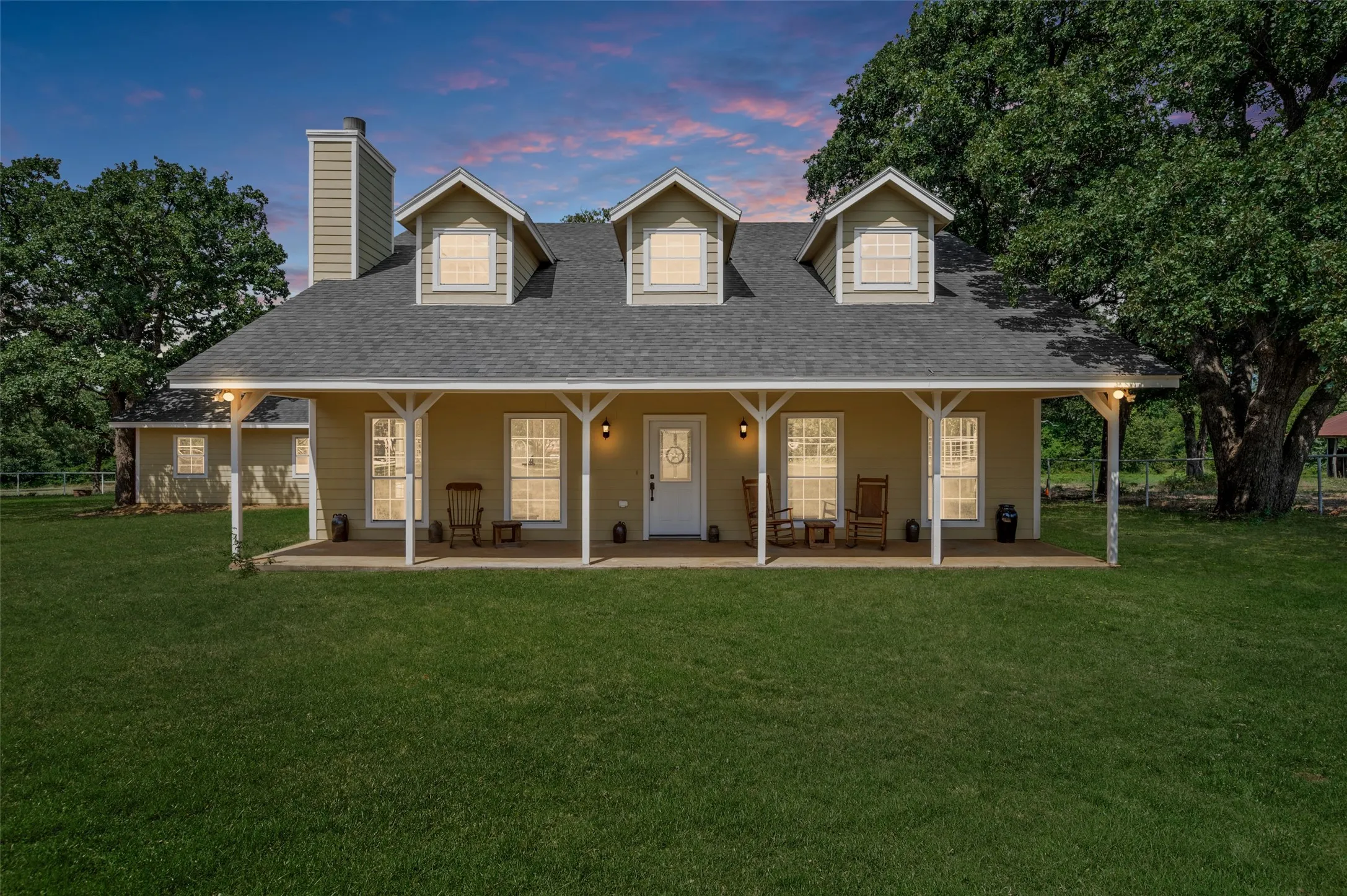 Single Family Residence For Sale in Cooke County , 229 Quail Run Road, Valley View, Texas 76272, 4 Bedroom, 3 Bathroom, 2 Garage spaces, 3,348 Sqft, built in 2006, mls#21353049, Real Estate Agent in Valley View, Homes For Sale in Cooke county, Homes For Sale in Valley View, Realtor in Valley View Texas, Real Estate Brokerage Independent Realty Texas, Luminita Cordes Realtor