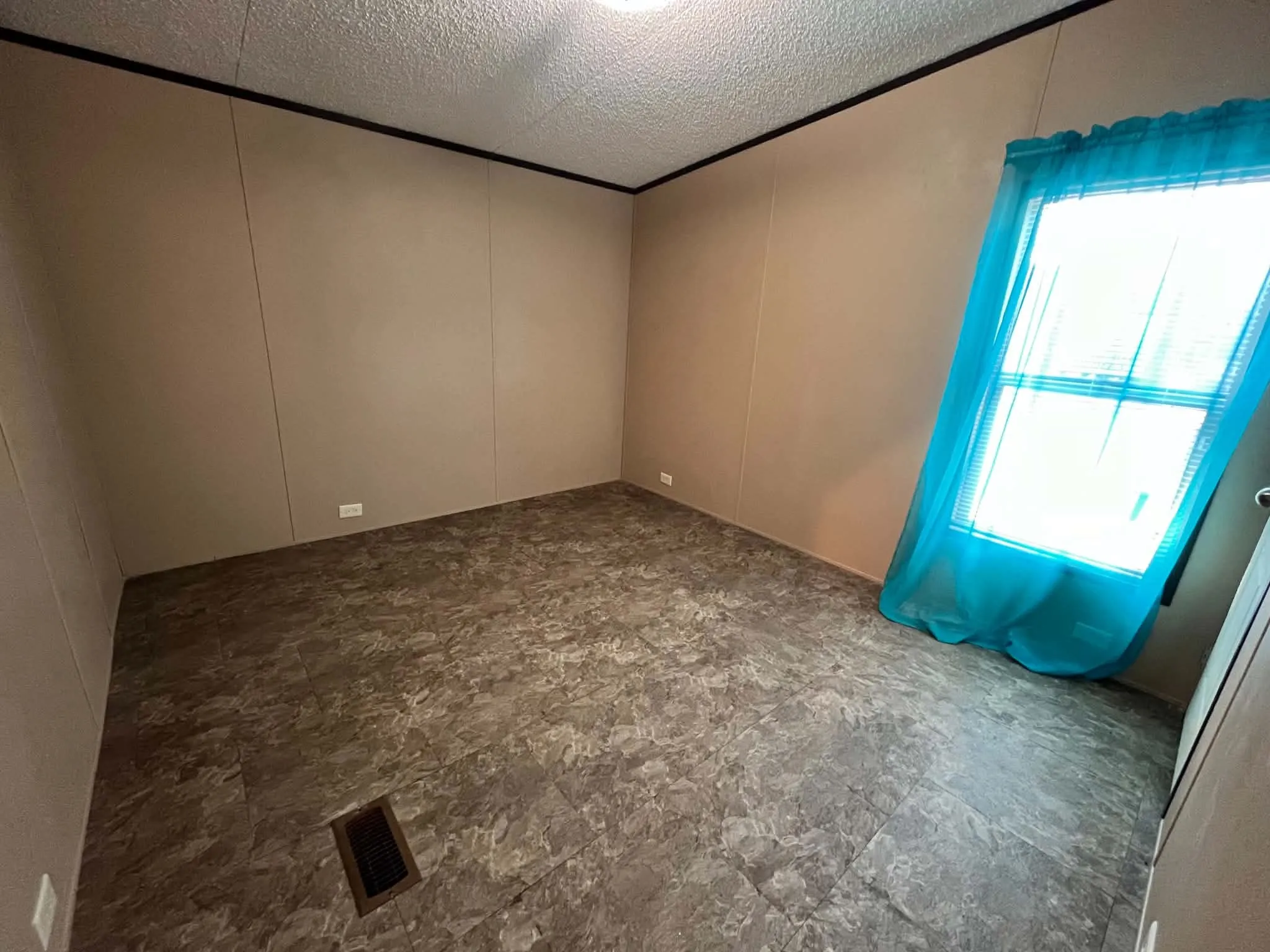 Mobile Home For Sale in Montague County , 10 Sol Court, Nocona, Texas 76255, 3 Bedroom, 2 Bathroom, Garage spaces, 1,408 Sqft, built in 2017, mls#21353678, Real Estate Agent in Nocona, Homes For Sale in Montague county, Homes For Sale in Nocona, Realtor in Nocona Texas, Real Estate Brokerage Independent Realty Texas, Luminita Cordes Realtor