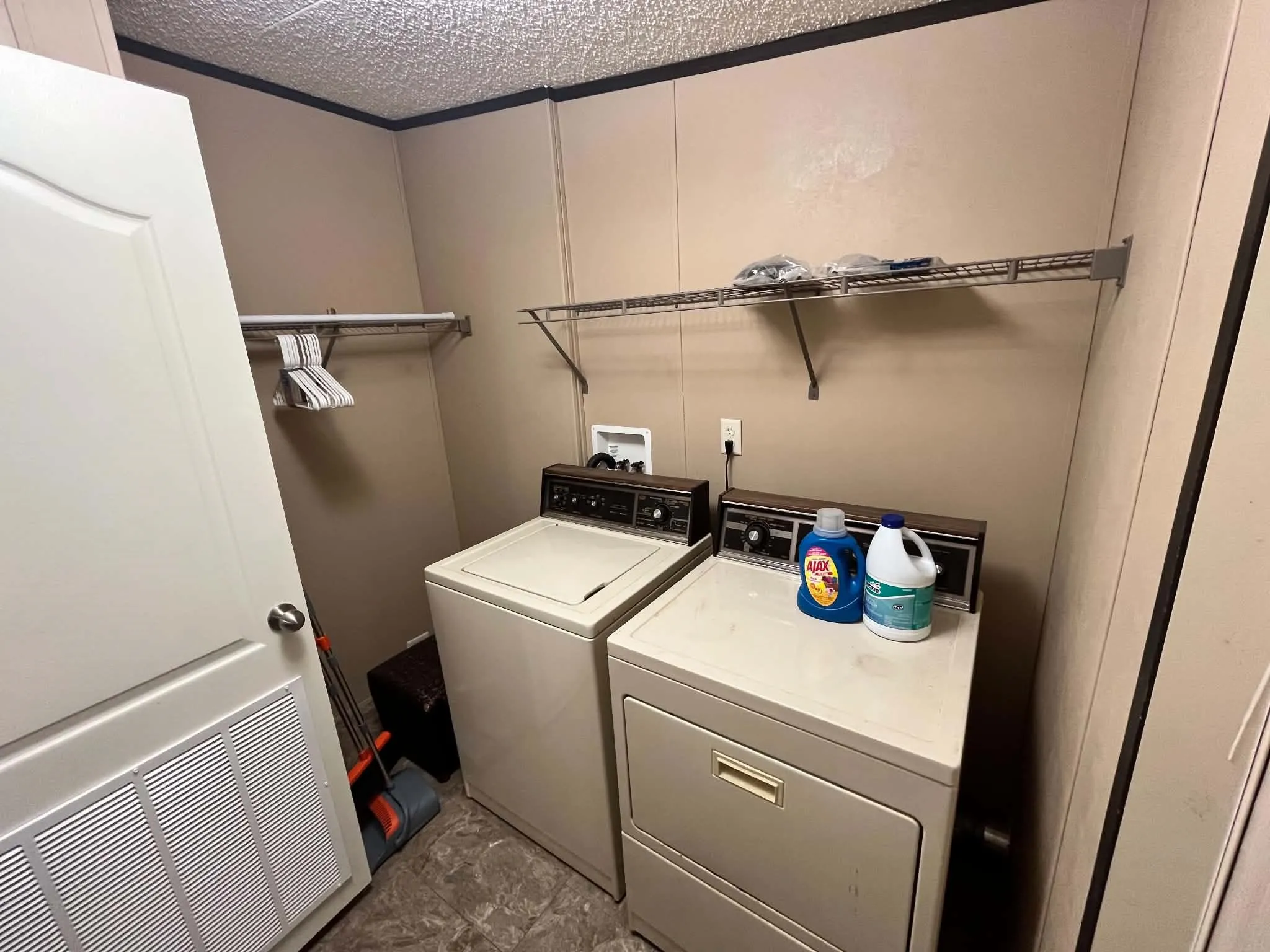 Mobile Home For Sale in Montague County , 10 Sol Court, Nocona, Texas 76255, 3 Bedroom, 2 Bathroom, Garage spaces, 1,408 Sqft, built in 2017, mls#21353678, Real Estate Agent in Nocona, Homes For Sale in Montague county, Homes For Sale in Nocona, Realtor in Nocona Texas, Real Estate Brokerage Independent Realty Texas, Luminita Cordes Realtor