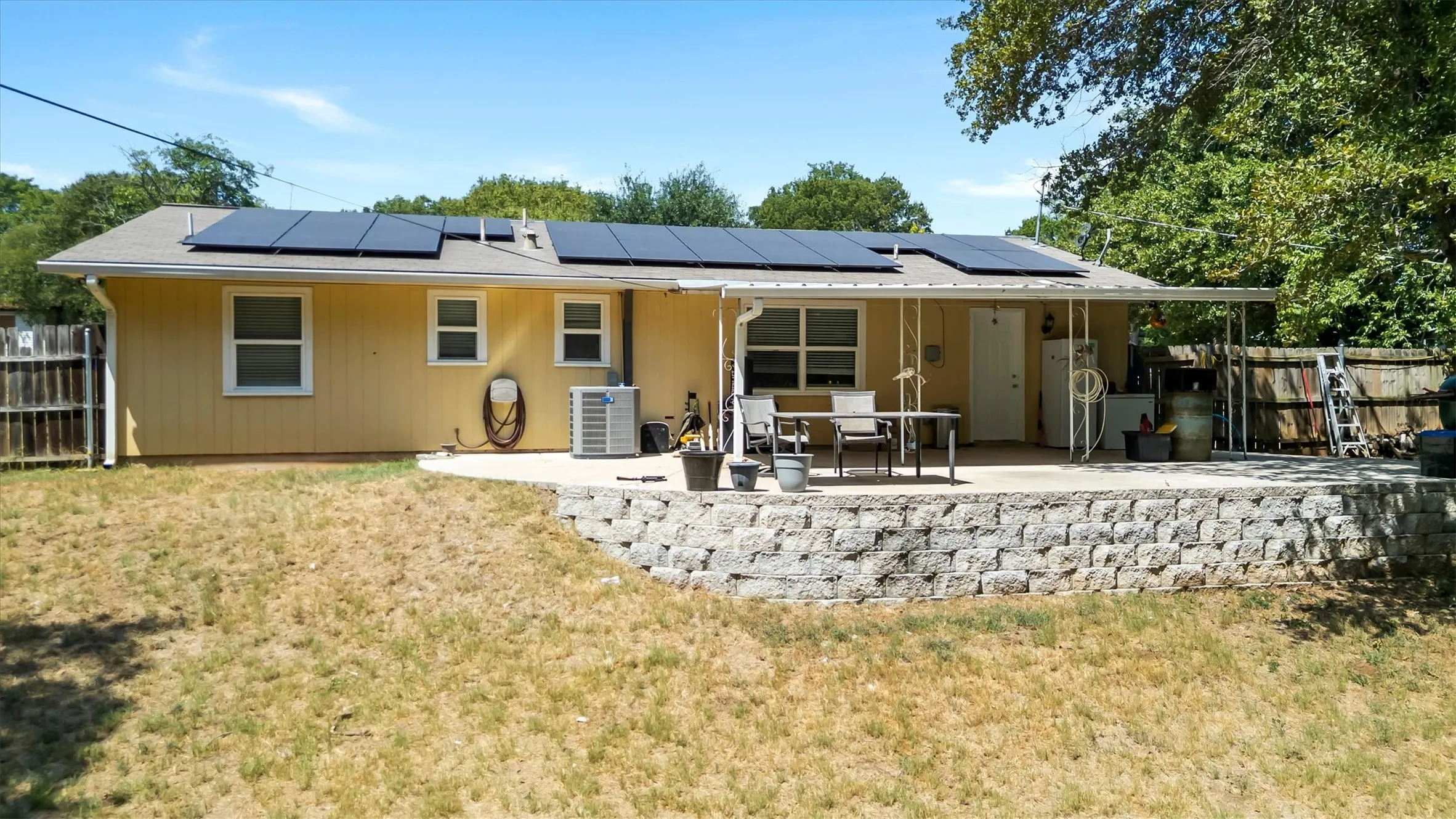 Single Family Residence For Sale in Tarrant County , 128 Lynn Drive, Azle, Texas 76020, 3 Bedroom, 2 Bathroom, Garage spaces, 1,322 Sqft, built in 1973, mls#21353615, Real Estate Agent in Azle, Homes For Sale in Tarrant county, Homes For Sale in Azle, Realtor in Azle Texas, Real Estate Brokerage Independent Realty Texas, Luminita Cordes Realtor