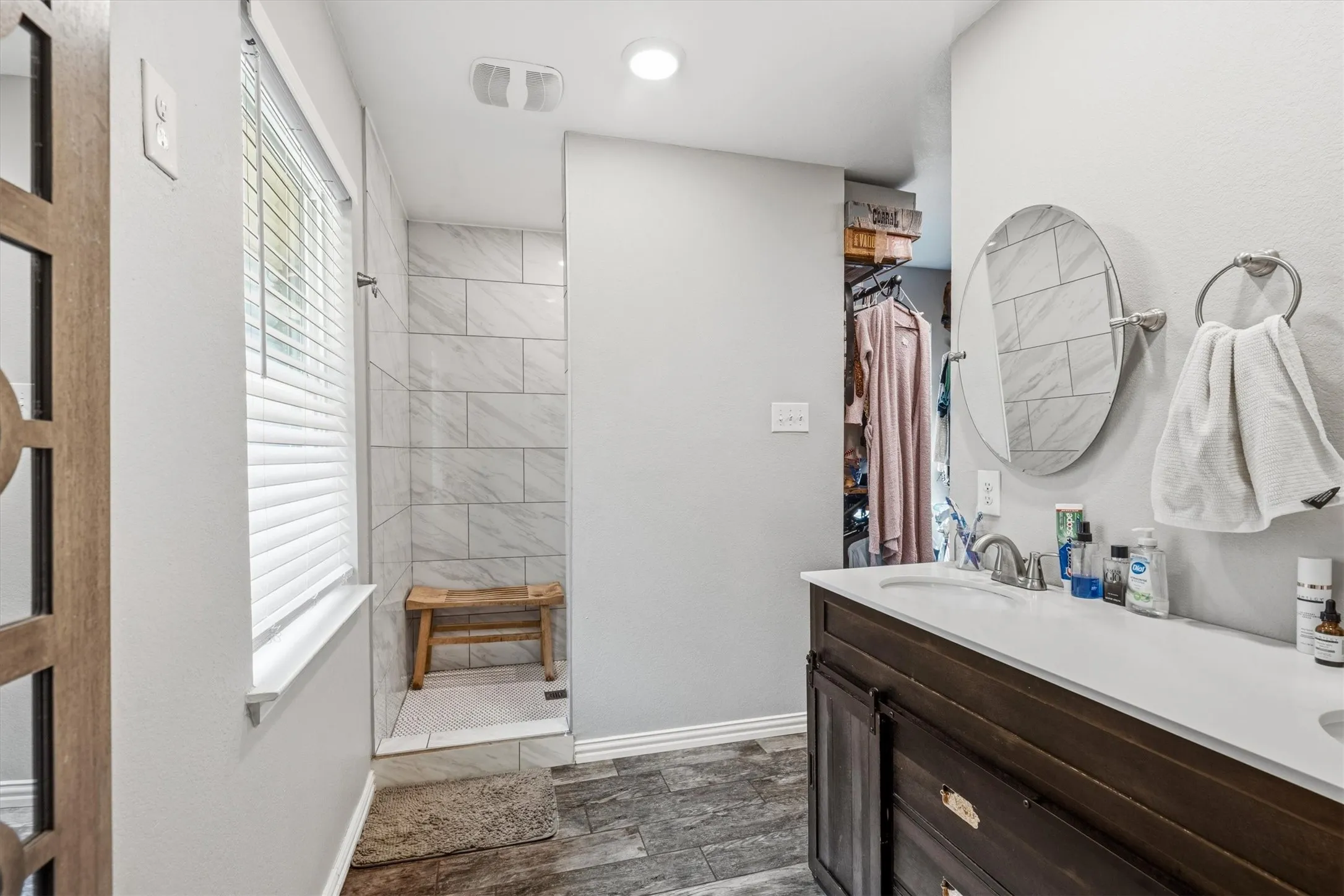 Single Family Residence For Sale in Tarrant County , 128 Lynn Drive, Azle, Texas 76020, 3 Bedroom, 2 Bathroom, Garage spaces, 1,322 Sqft, built in 1973, mls#21353615, Real Estate Agent in Azle, Homes For Sale in Tarrant county, Homes For Sale in Azle, Realtor in Azle Texas, Real Estate Brokerage Independent Realty Texas, Luminita Cordes Realtor