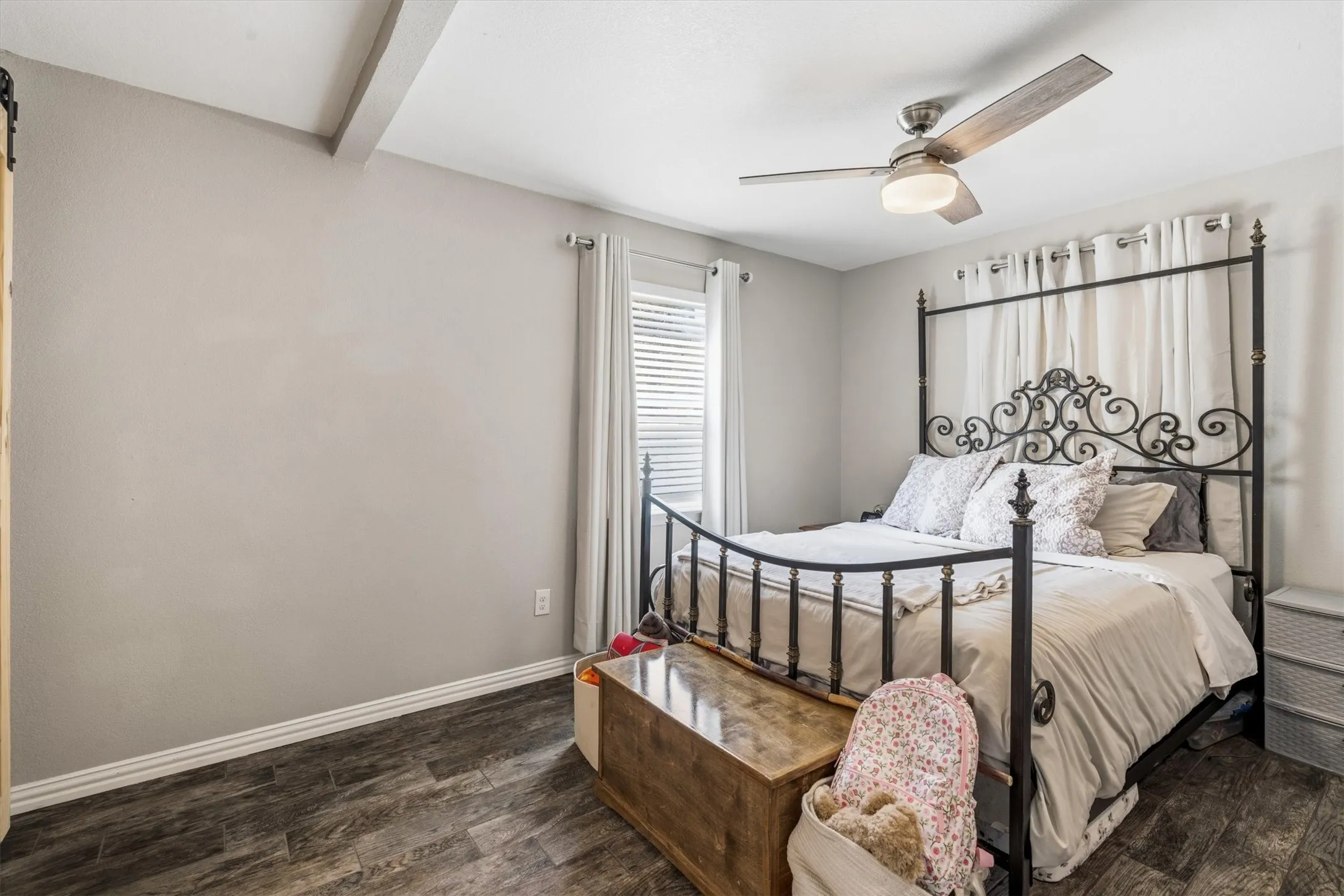 Single Family Residence For Sale in Tarrant County , 128 Lynn Drive, Azle, Texas 76020, 3 Bedroom, 2 Bathroom, Garage spaces, 1,322 Sqft, built in 1973, mls#21353615, Real Estate Agent in Azle, Homes For Sale in Tarrant county, Homes For Sale in Azle, Realtor in Azle Texas, Real Estate Brokerage Independent Realty Texas, Luminita Cordes Realtor