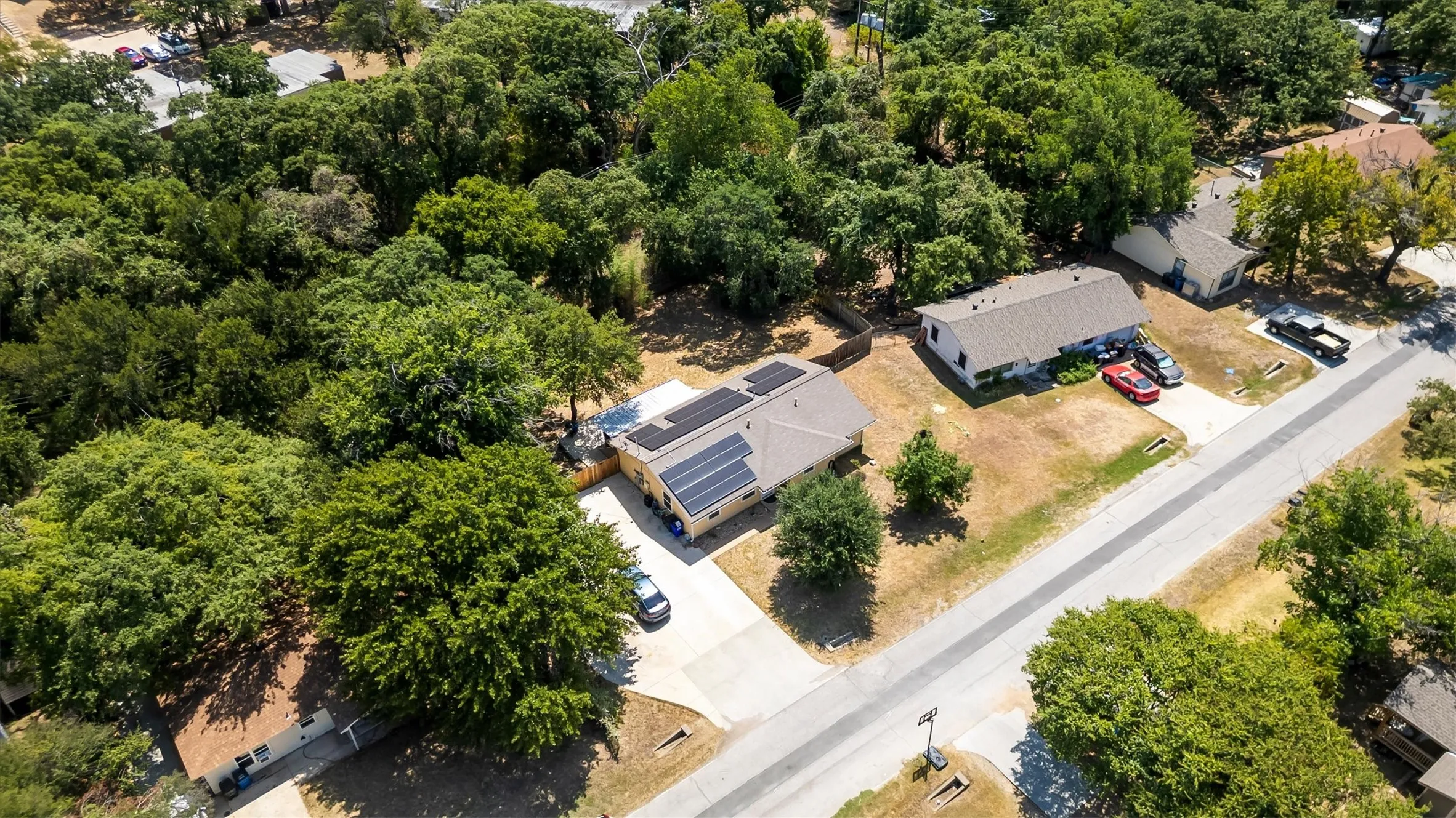 Single Family Residence For Sale in Tarrant County , 128 Lynn Drive, Azle, Texas 76020, 3 Bedroom, 2 Bathroom, Garage spaces, 1,322 Sqft, built in 1973, mls#21353615, Real Estate Agent in Azle, Homes For Sale in Tarrant county, Homes For Sale in Azle, Realtor in Azle Texas, Real Estate Brokerage Independent Realty Texas, Luminita Cordes Realtor