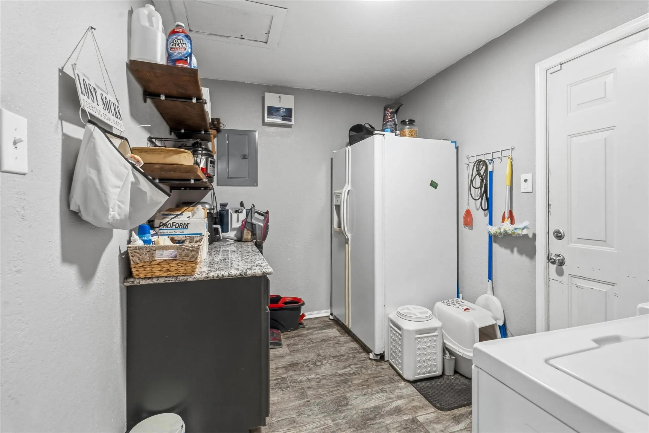 Single Family Residence For Sale in Tarrant County , 128 Lynn Drive, Azle, Texas 76020, 3 Bedroom, 2 Bathroom, Garage spaces, 1,322 Sqft, built in 1973, mls#21353615, Real Estate Agent in Azle, Homes For Sale in Tarrant county, Homes For Sale in Azle, Realtor in Azle Texas, Real Estate Brokerage Independent Realty Texas, Luminita Cordes Realtor