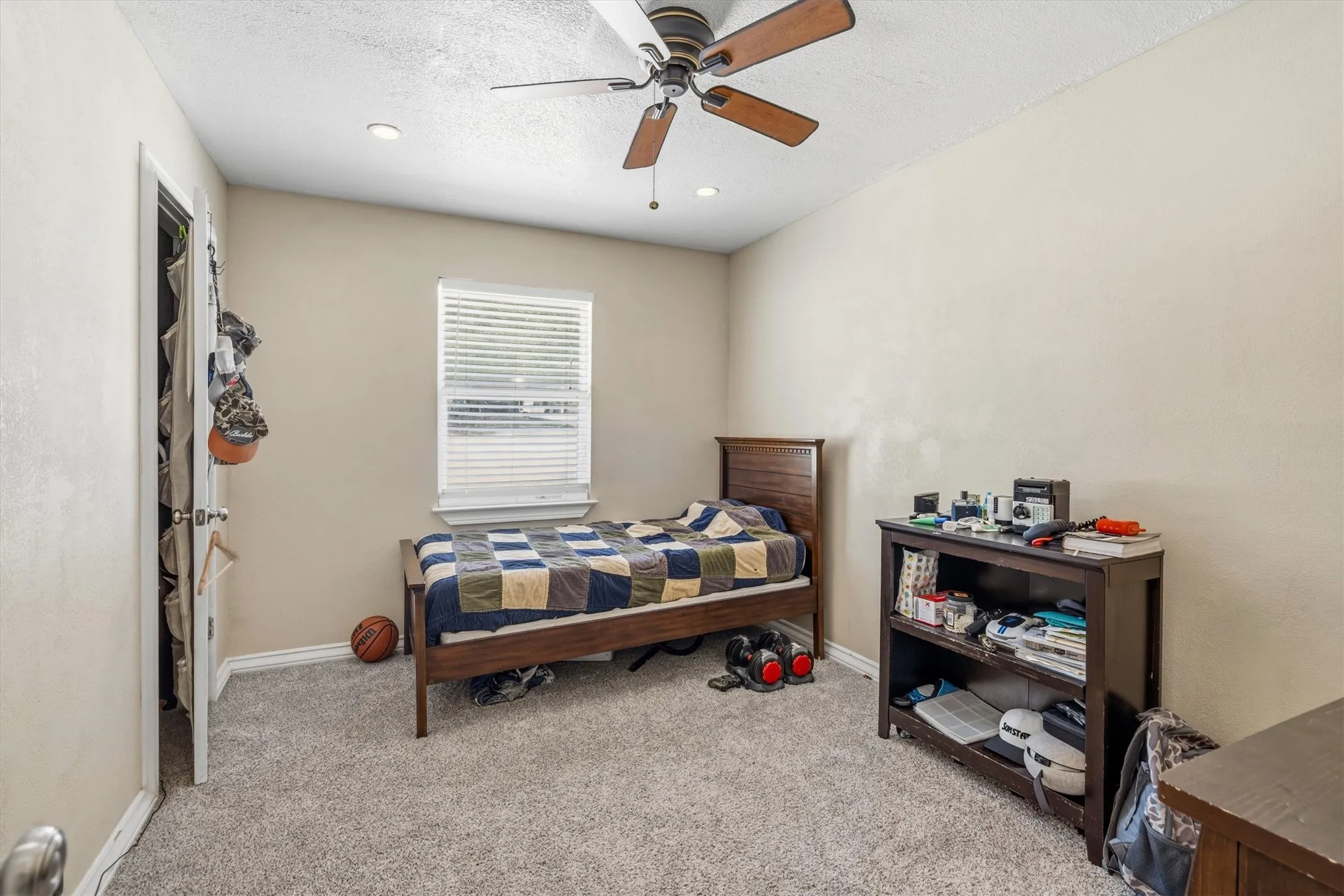 Single Family Residence For Sale in Tarrant County , 128 Lynn Drive, Azle, Texas 76020, 3 Bedroom, 2 Bathroom, Garage spaces, 1,322 Sqft, built in 1973, mls#21353615, Real Estate Agent in Azle, Homes For Sale in Tarrant county, Homes For Sale in Azle, Realtor in Azle Texas, Real Estate Brokerage Independent Realty Texas, Luminita Cordes Realtor