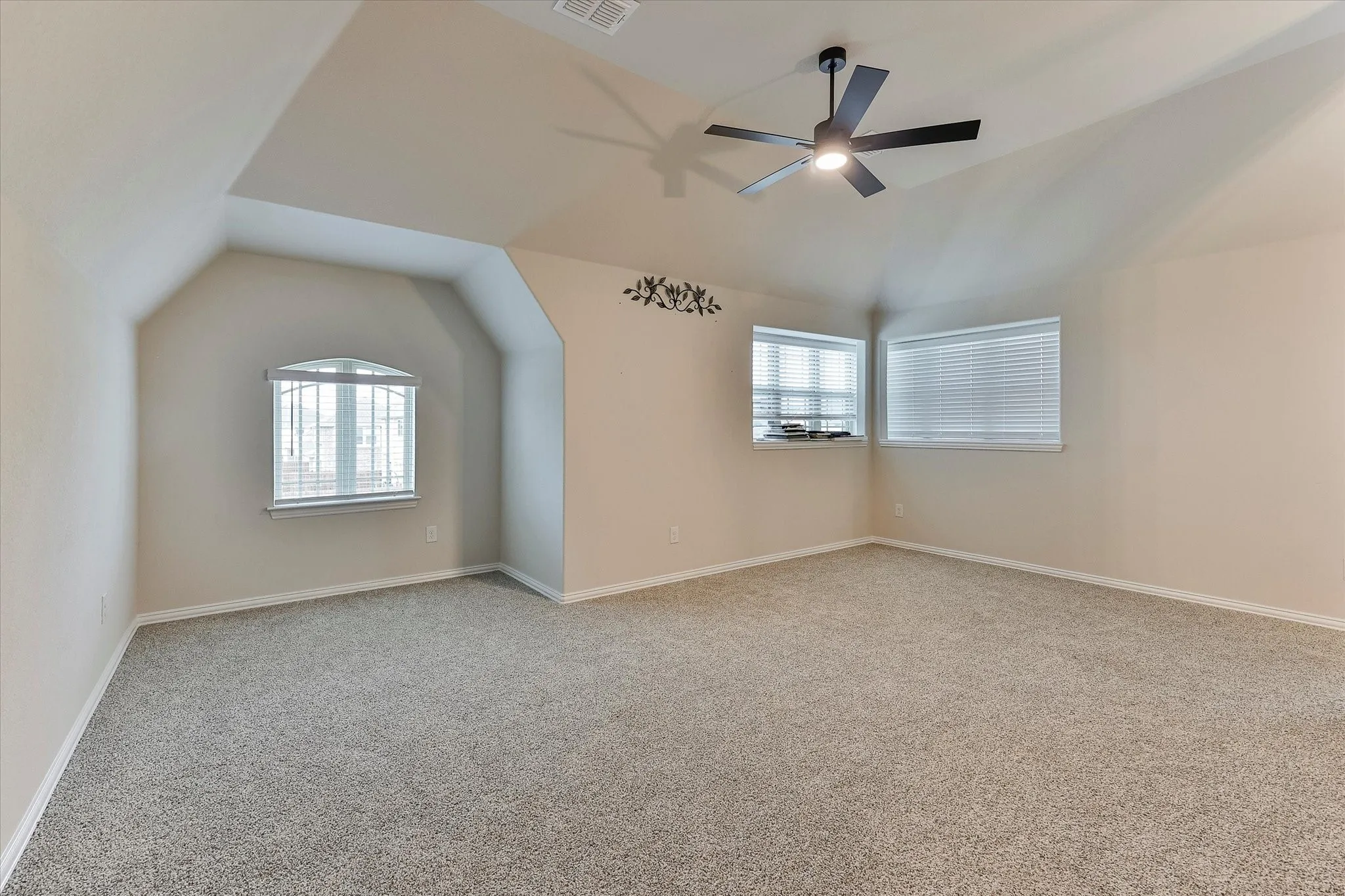 Single Family Residence For Sale in Denton County , 10 Covey Lane, Sanger, Texas 76266, 5 Bedroom, 4 Bathroom, 2 Garage spaces, 3,274 Sqft, built in 2023, mls#21353412, Real Estate Agent in Sanger, Homes For Sale in Denton county, Homes For Sale in Sanger, Realtor in Sanger Texas, Real Estate Brokerage Independent Realty Texas, Luminita Cordes Realtor