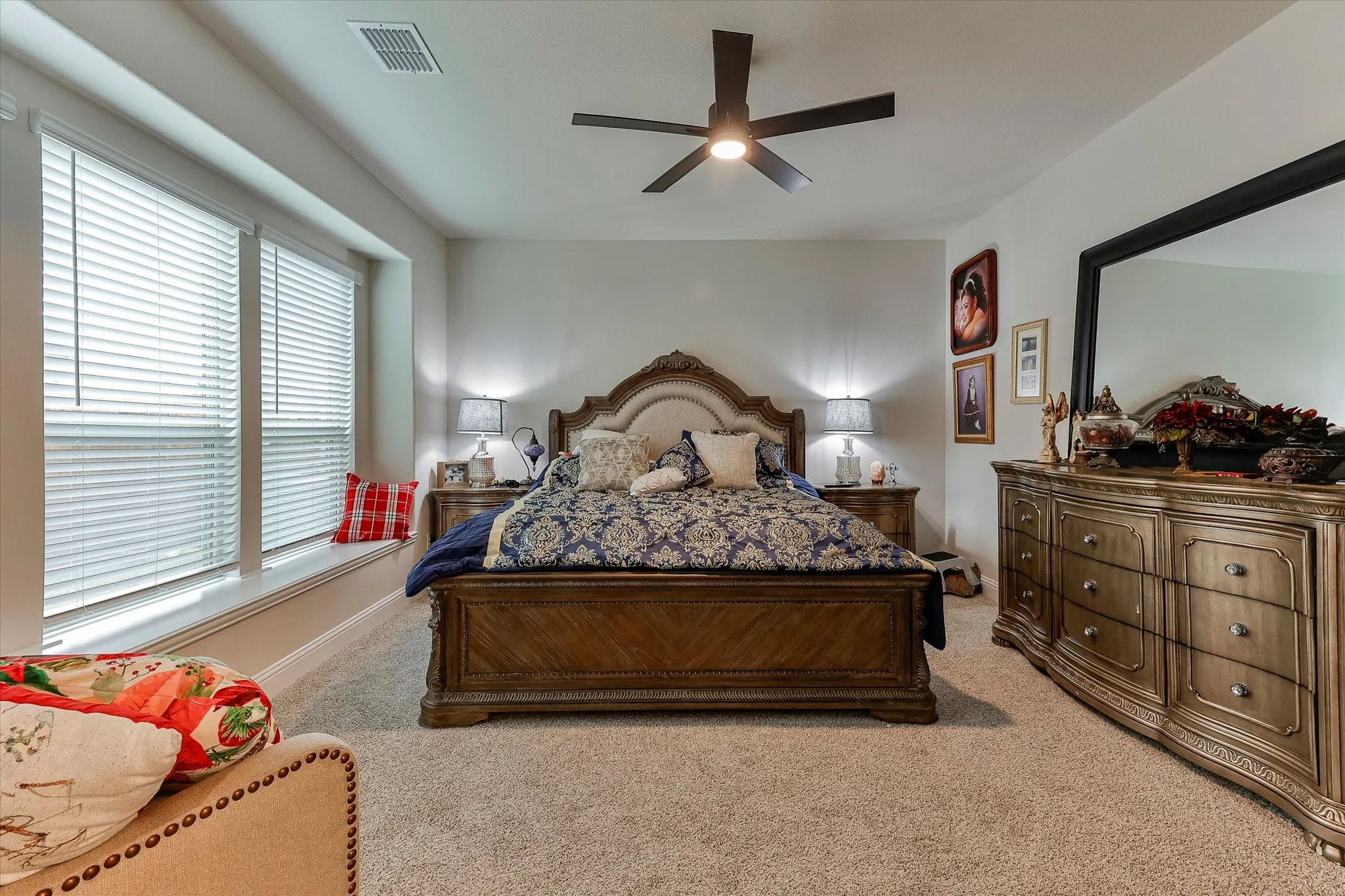 Tray ceiling with recessed lighting