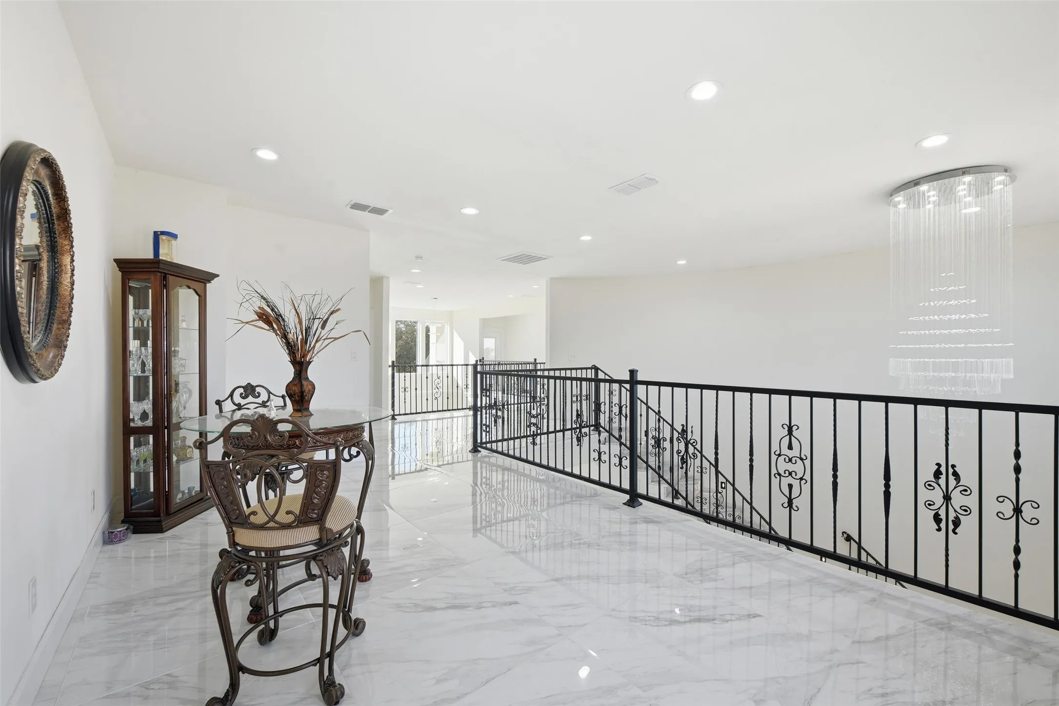 Single Family Residence For Sale in Tarrant County , 7725 Lakeview Circle, Fort Worth, Texas 76179, 4 Bedroom, 4 Bathroom, 2 Garage spaces, 3,389 Sqft, built in 2022, mls#21353162, Real Estate Agent in Fort Worth, Homes For Sale in Tarrant county, Homes For Sale in Fort Worth, Realtor in Fort Worth Texas, Real Estate Brokerage Independent Realty Texas, Luminita Cordes Realtor