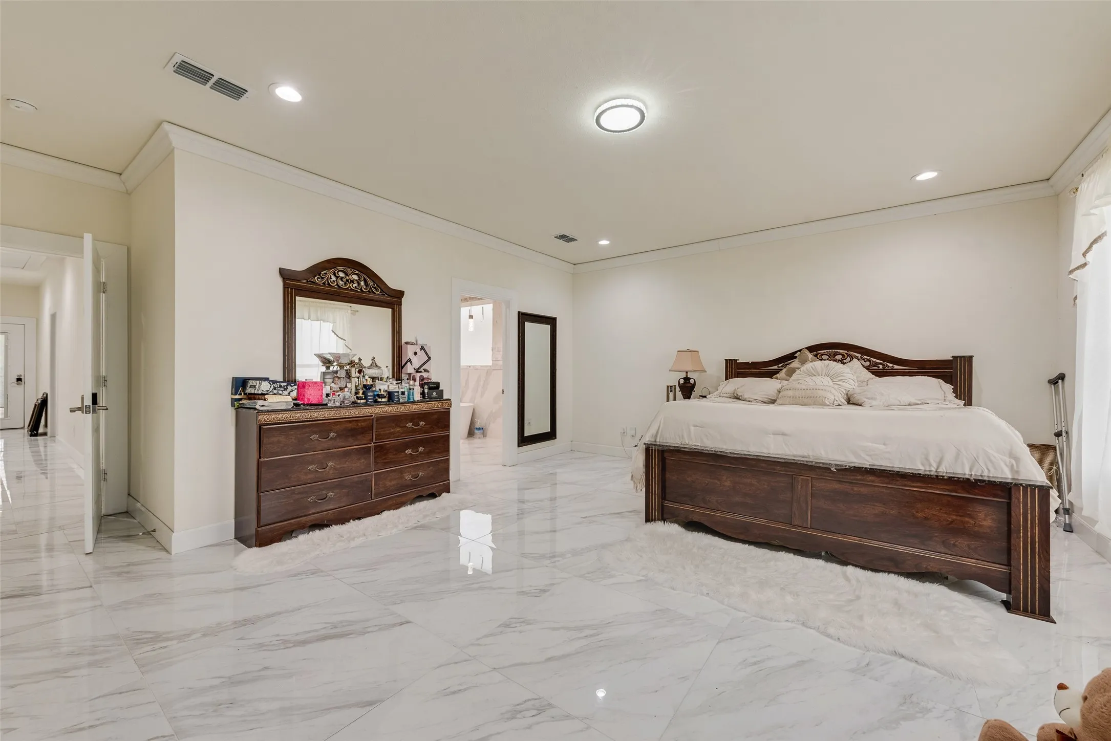Single Family Residence For Sale in Tarrant County , 7725 Lakeview Circle, Fort Worth, Texas 76179, 4 Bedroom, 4 Bathroom, 2 Garage spaces, 3,389 Sqft, built in 2022, mls#21353162, Real Estate Agent in Fort Worth, Homes For Sale in Tarrant county, Homes For Sale in Fort Worth, Realtor in Fort Worth Texas, Real Estate Brokerage Independent Realty Texas, Luminita Cordes Realtor