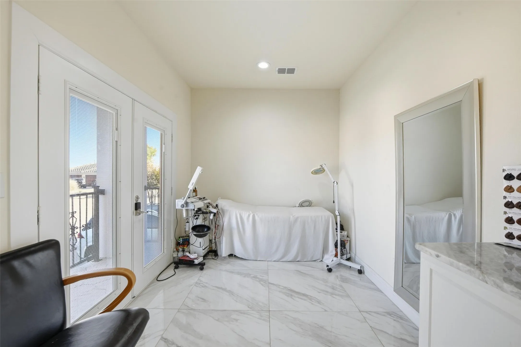 Single Family Residence For Sale in Tarrant County , 7725 Lakeview Circle, Fort Worth, Texas 76179, 4 Bedroom, 4 Bathroom, 2 Garage spaces, 3,389 Sqft, built in 2022, mls#21353162, Real Estate Agent in Fort Worth, Homes For Sale in Tarrant county, Homes For Sale in Fort Worth, Realtor in Fort Worth Texas, Real Estate Brokerage Independent Realty Texas, Luminita Cordes Realtor
