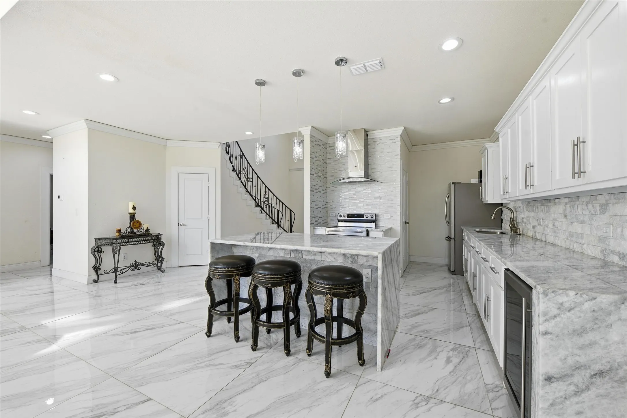 Single Family Residence For Sale in Tarrant County , 7725 Lakeview Circle, Fort Worth, Texas 76179, 4 Bedroom, 4 Bathroom, 2 Garage spaces, 3,389 Sqft, built in 2022, mls#21353162, Real Estate Agent in Fort Worth, Homes For Sale in Tarrant county, Homes For Sale in Fort Worth, Realtor in Fort Worth Texas, Real Estate Brokerage Independent Realty Texas, Luminita Cordes Realtor