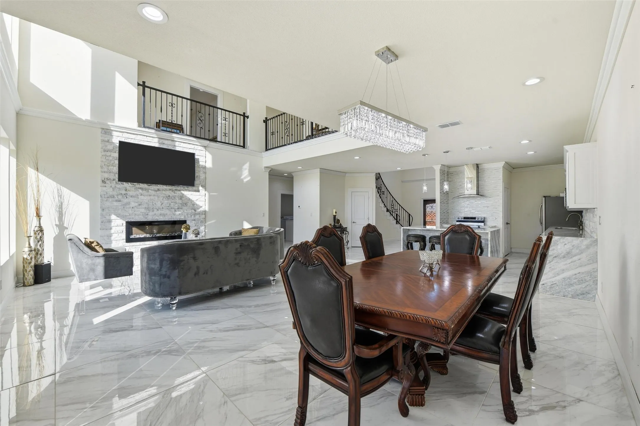 Single Family Residence For Sale in Tarrant County , 7725 Lakeview Circle, Fort Worth, Texas 76179, 4 Bedroom, 4 Bathroom, 2 Garage spaces, 3,389 Sqft, built in 2022, mls#21353162, Real Estate Agent in Fort Worth, Homes For Sale in Tarrant county, Homes For Sale in Fort Worth, Realtor in Fort Worth Texas, Real Estate Brokerage Independent Realty Texas, Luminita Cordes Realtor