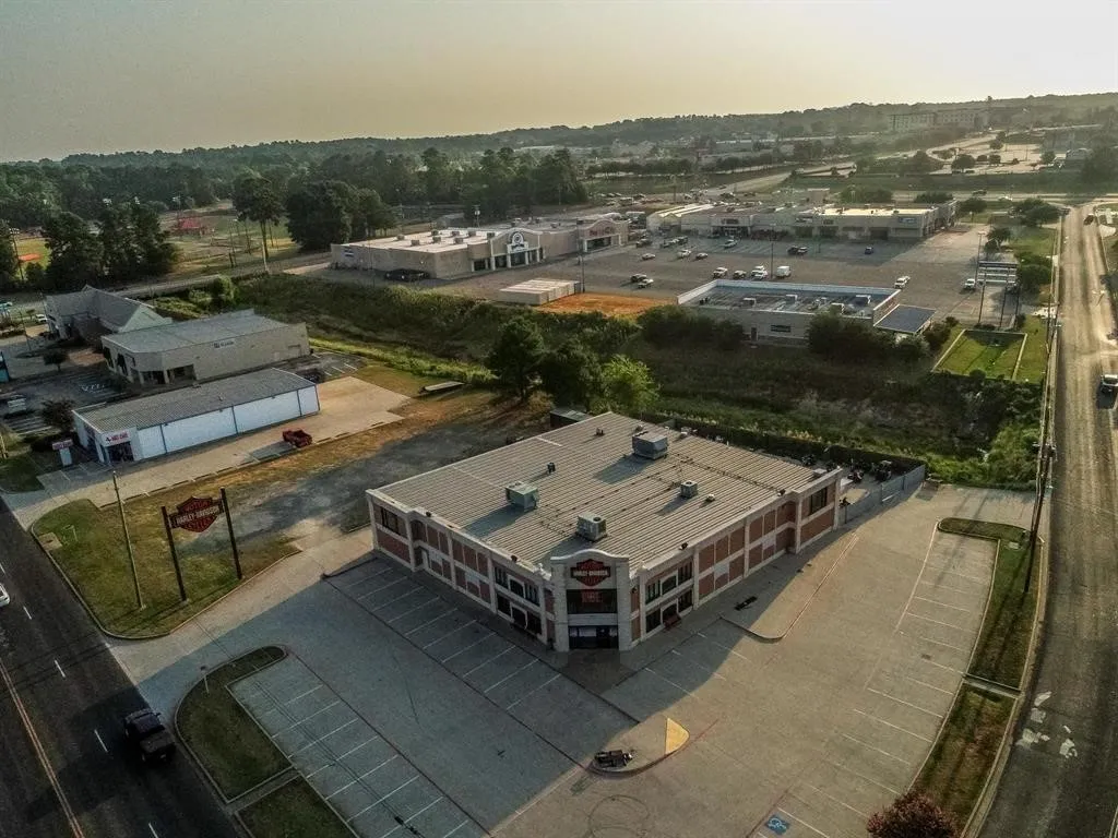 Retail For Sale in Gregg County , 3400 N 4TH Street, Longview, Texas 75605, 0, 0, Garage spaces, 0 Sqft, built in 2001, mls#21353671, Real Estate Agent in Longview, Homes For Sale in Gregg county, Homes For Sale in Longview, Realtor in Longview Texas, Real Estate Brokerage Independent Realty Texas, Luminita Cordes Realtor